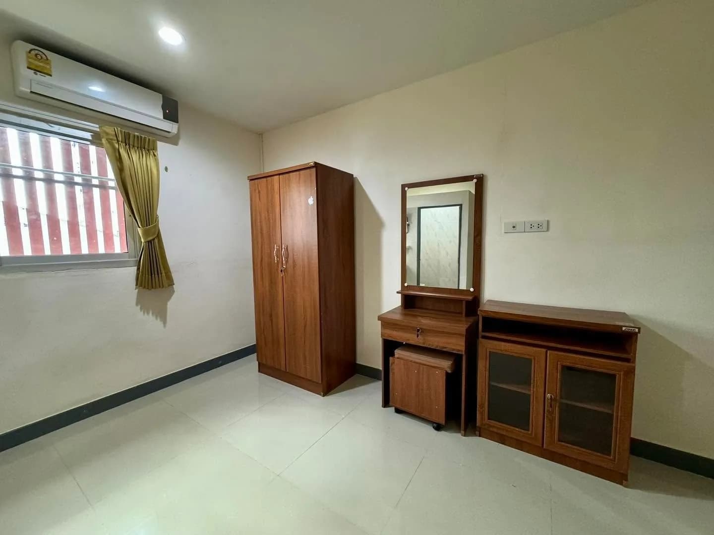 Chokdee Dormitory Charan 53、Bang Phlat：MRT Bang Yi Khanから約250m、月単位で借りられる20-24㎡の部屋 写真5