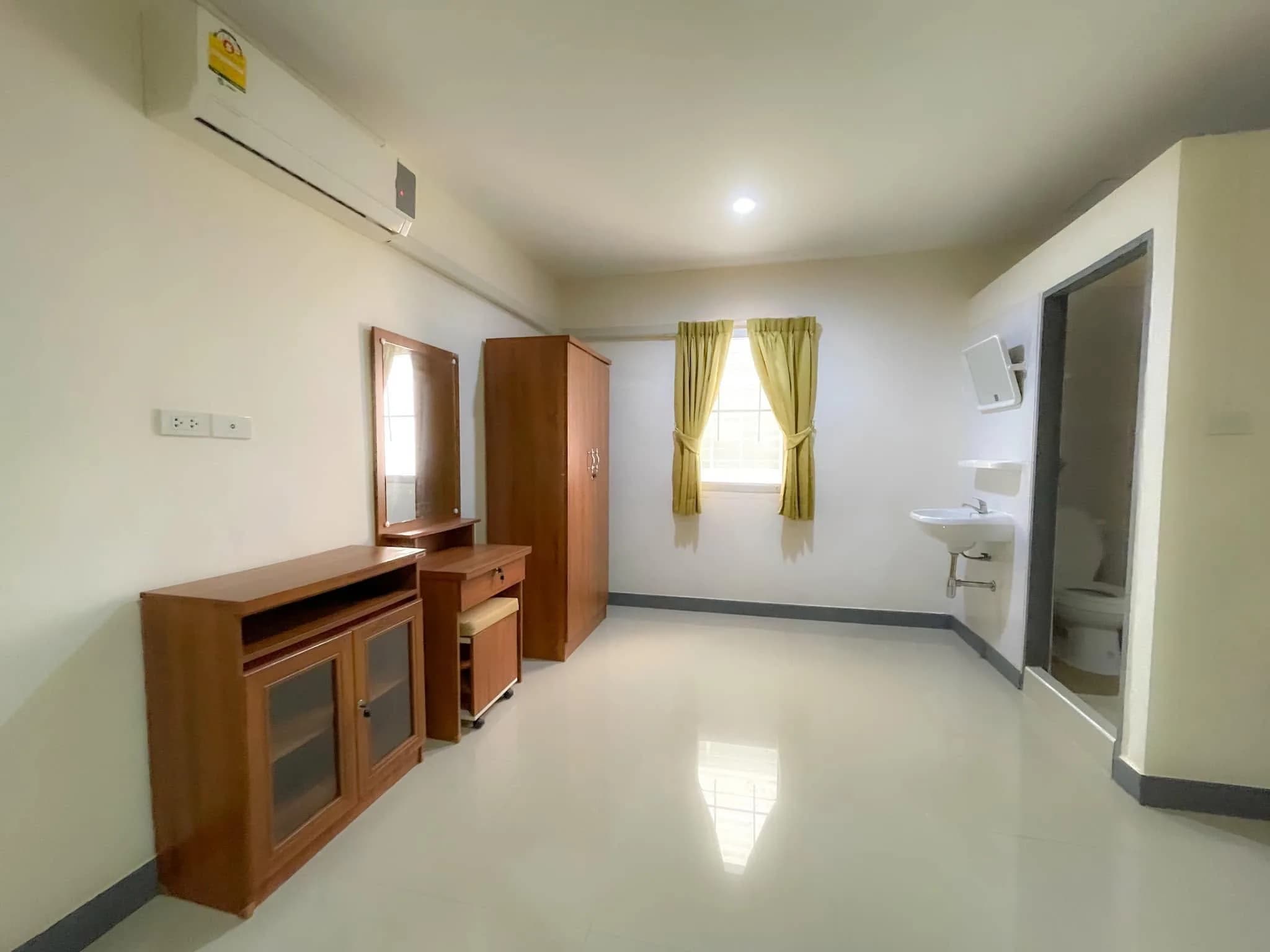 Chokdee Dormitory Charan 53、Bang Phlat：MRT Bang Yi Khanから約250m、月単位で借りられる20-24㎡の部屋 写真6