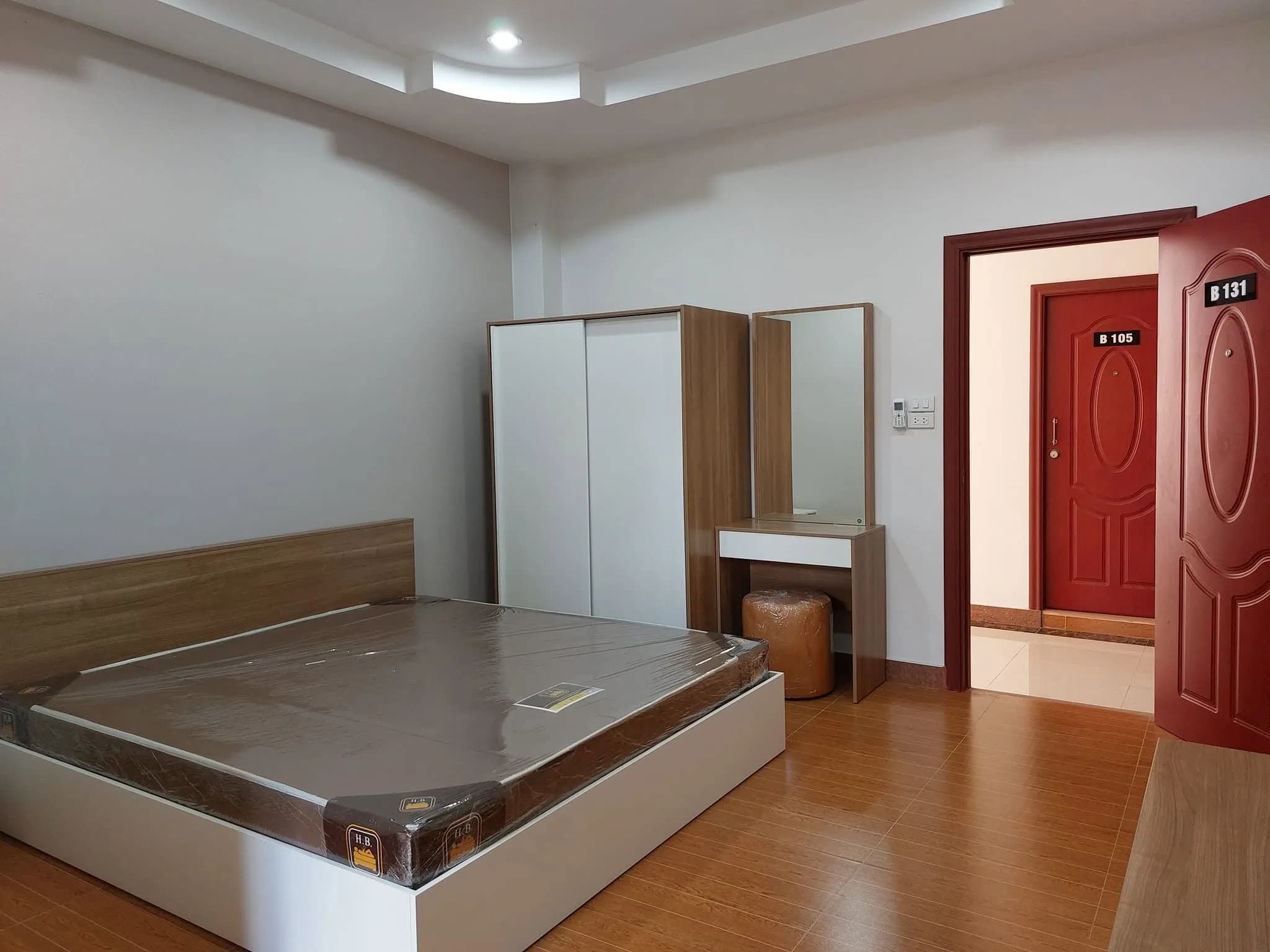 Chonsook Apartment في Ban Bueng: غرف شهرية مفروشة مكيّفة وبمروحة قرب مكتب ناحية Map Phai صورة 7
