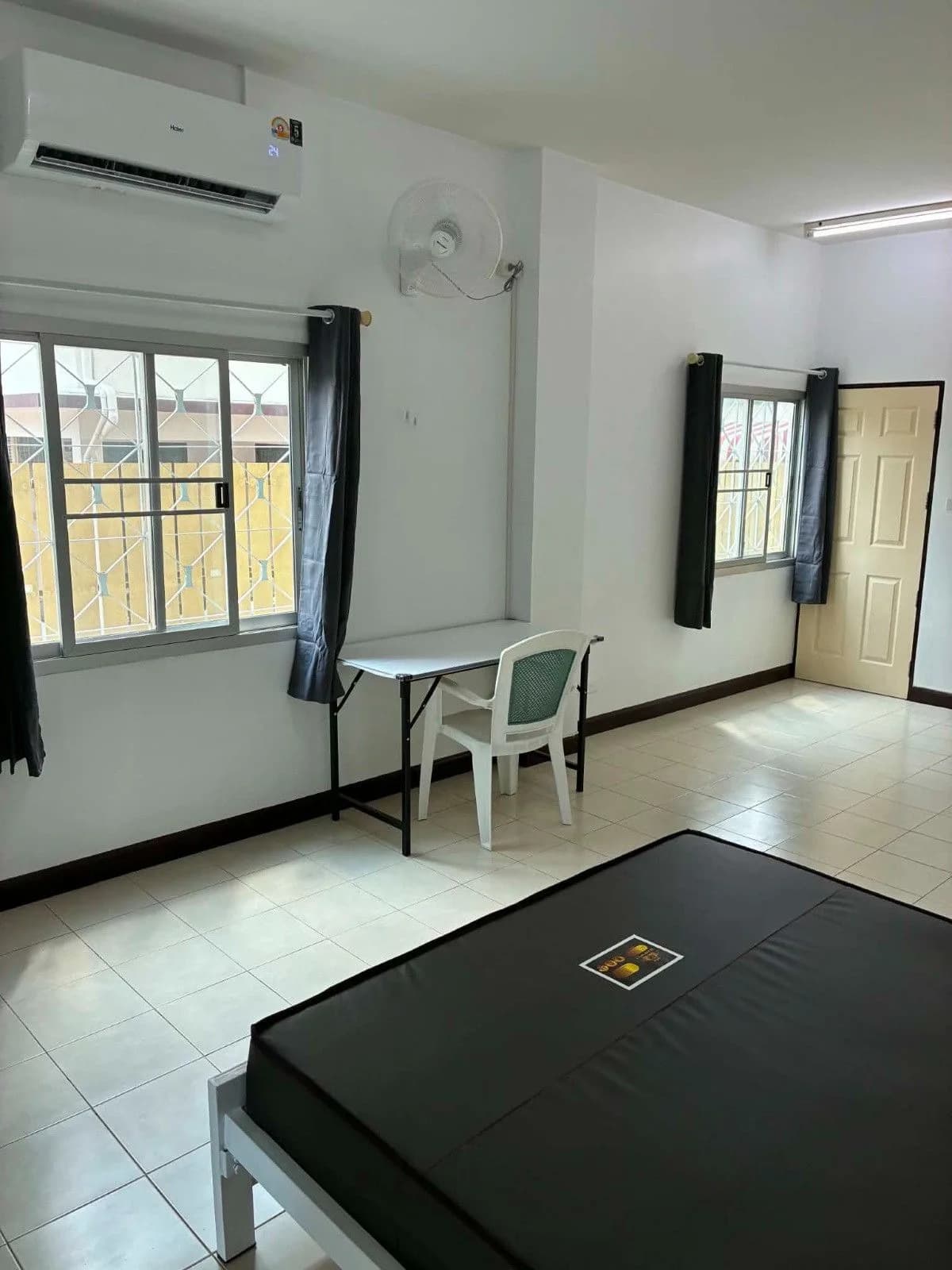Baan Chudanat Frauenwohnheim, Soi Nonthaburi 42: Möblierte, klimatisierte Zimmer für Frauen, kostenloses Wi-Fi und Parken Foto 1