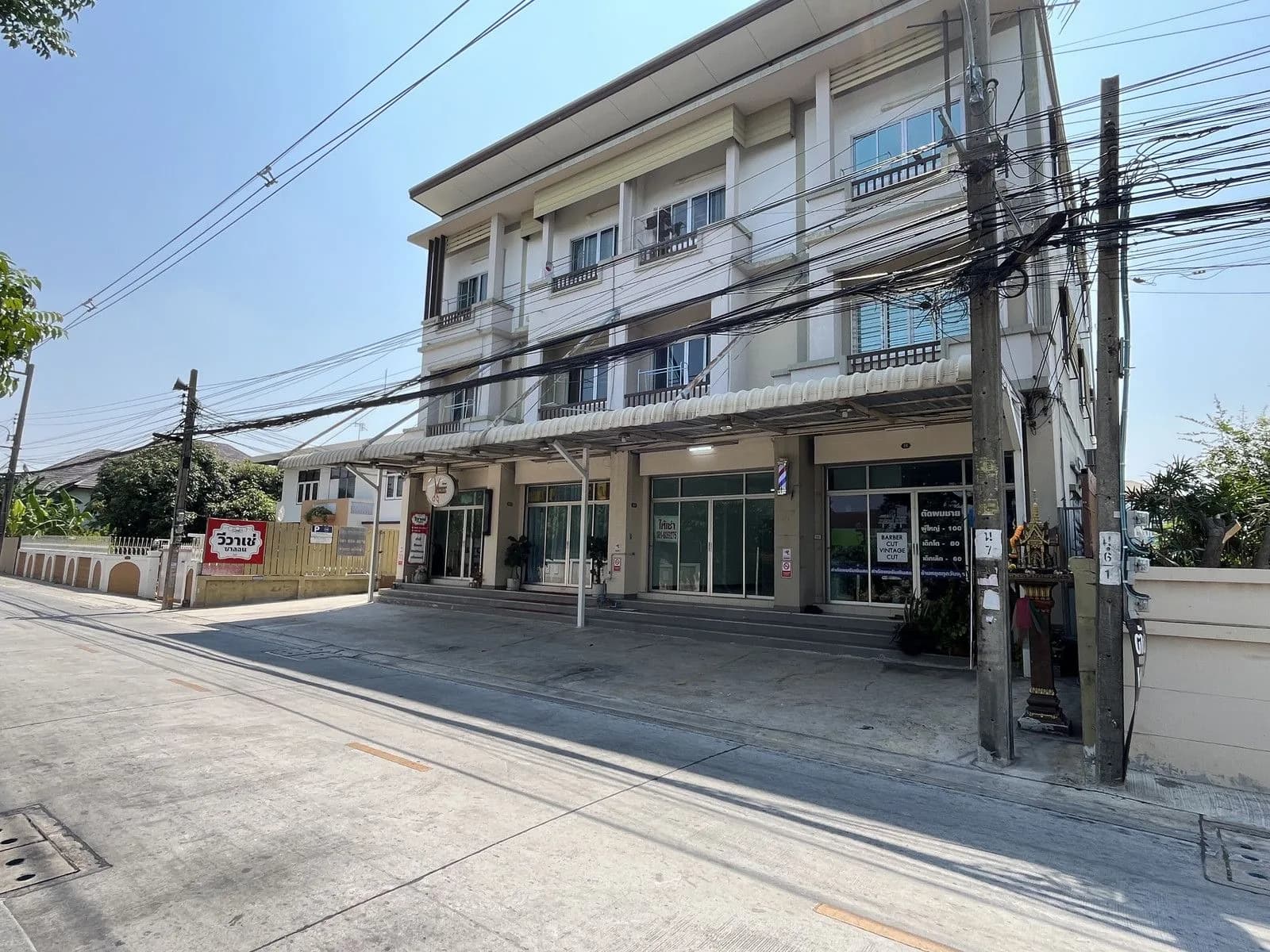 Baan Chudanat Frauenwohnheim, Soi Nonthaburi 42: Möblierte, klimatisierte Zimmer für Frauen, kostenloses Wi-Fi und Parken Foto 2
