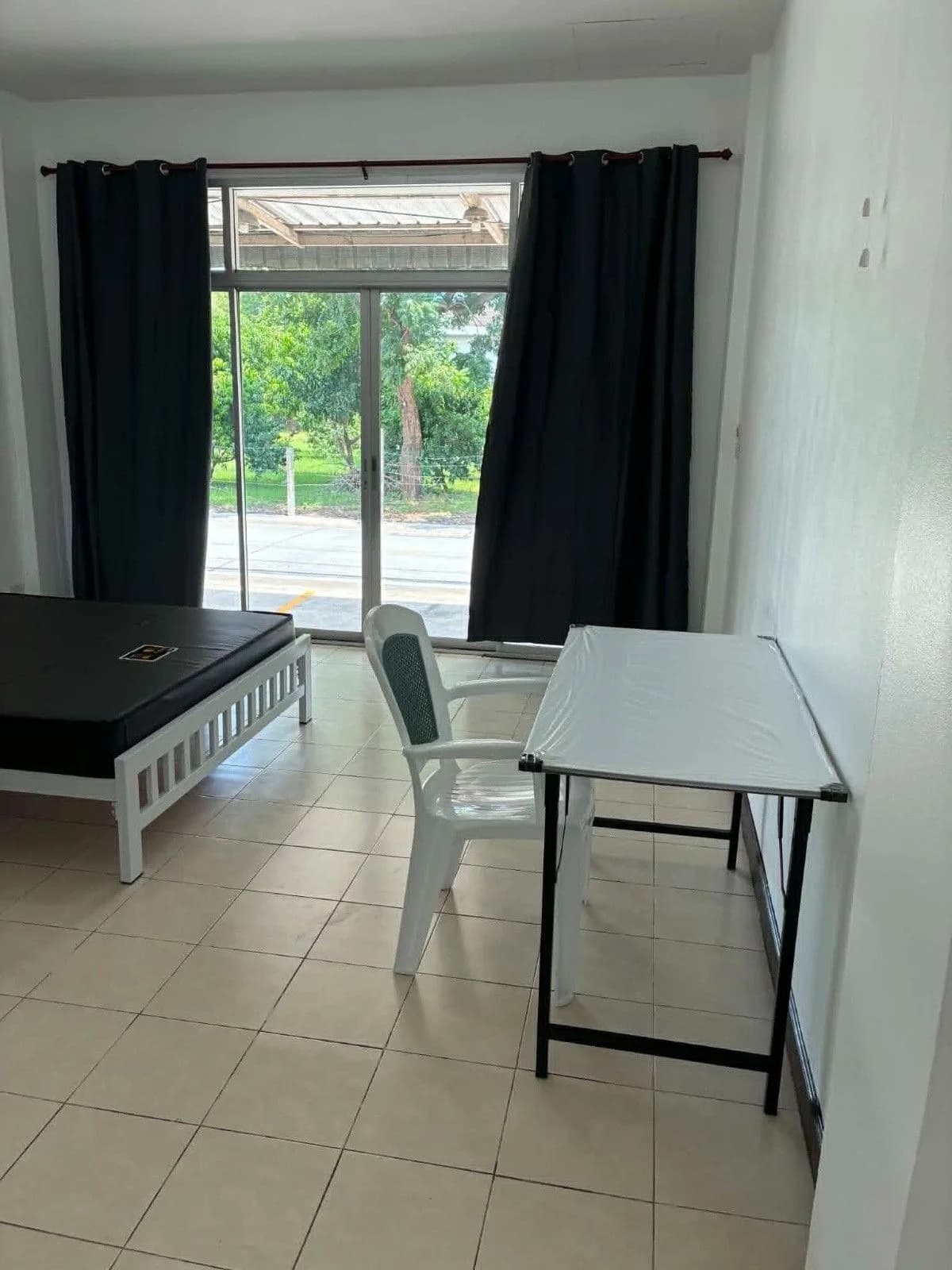 Baan Chudanat Frauenwohnheim, Soi Nonthaburi 42: Möblierte, klimatisierte Zimmer für Frauen, kostenloses Wi-Fi und Parken Foto 4
