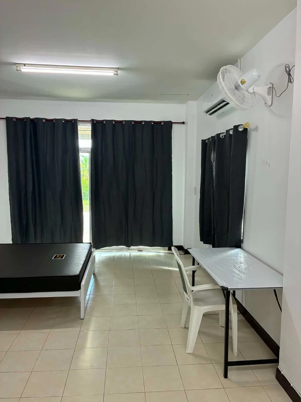 Baan Chudanat Frauenwohnheim, Soi Nonthaburi 42: Möblierte, klimatisierte Zimmer für Frauen, kostenloses Wi-Fi und Parken Foto 5
