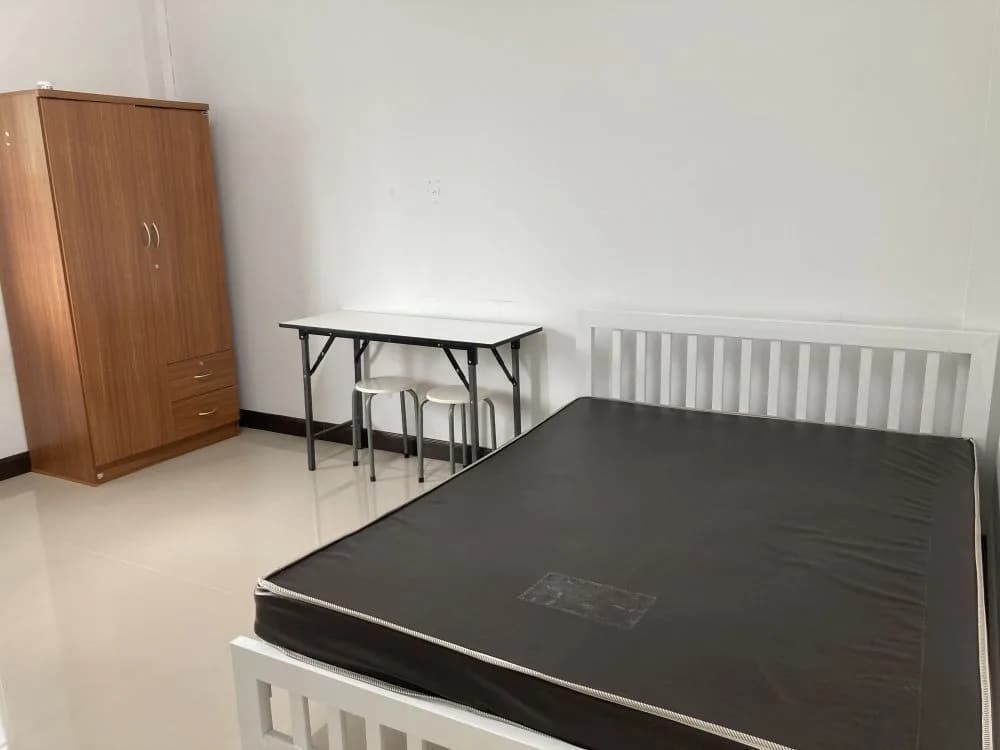Baan Chudanat Frauenwohnheim, Soi Nonthaburi 42: Möblierte, klimatisierte Zimmer für Frauen, kostenloses Wi-Fi und Parken Foto 8