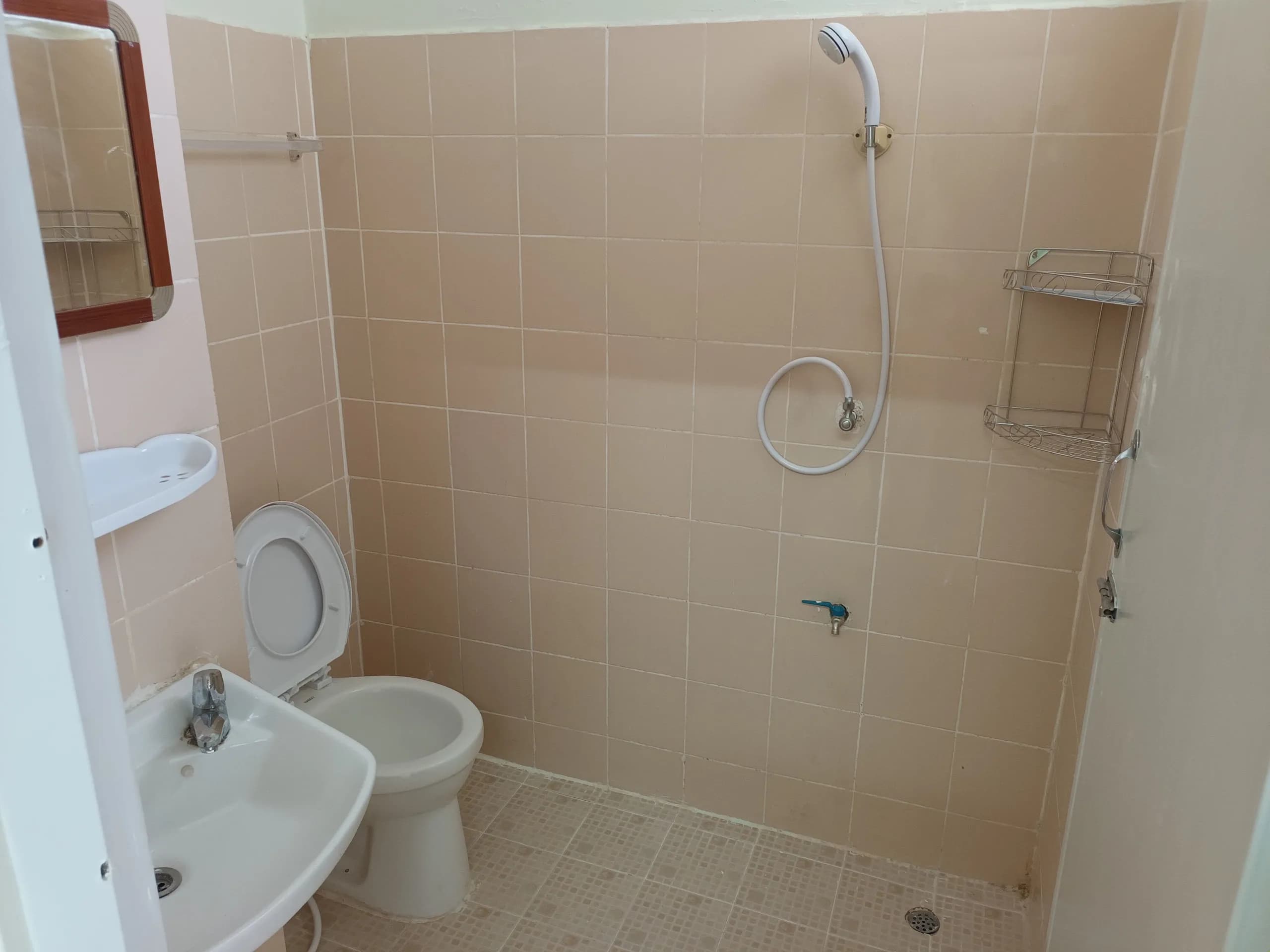 Chusri Mansion 2, Rama II Soi 28 Chom Thong – 객실마다 발코니가 있는 에어컨 월세 룸, 카드키 출입 사진 3