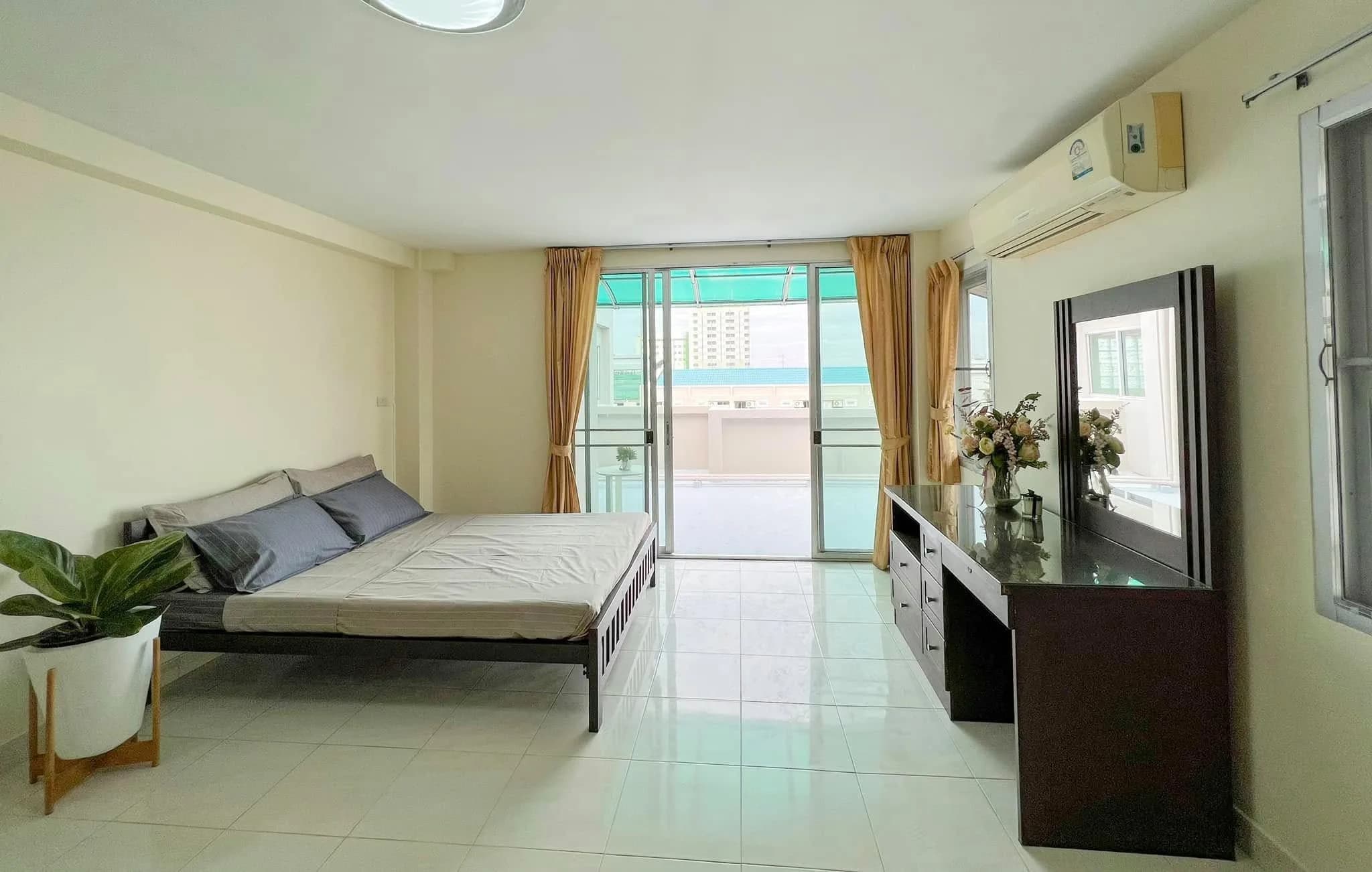 C.K. House, Soi Lat Phrao 122 Yaek 8, Wang Thonglang : chambres de 20 m² au mois, à environ 250 m du MRT Mahat Thai
