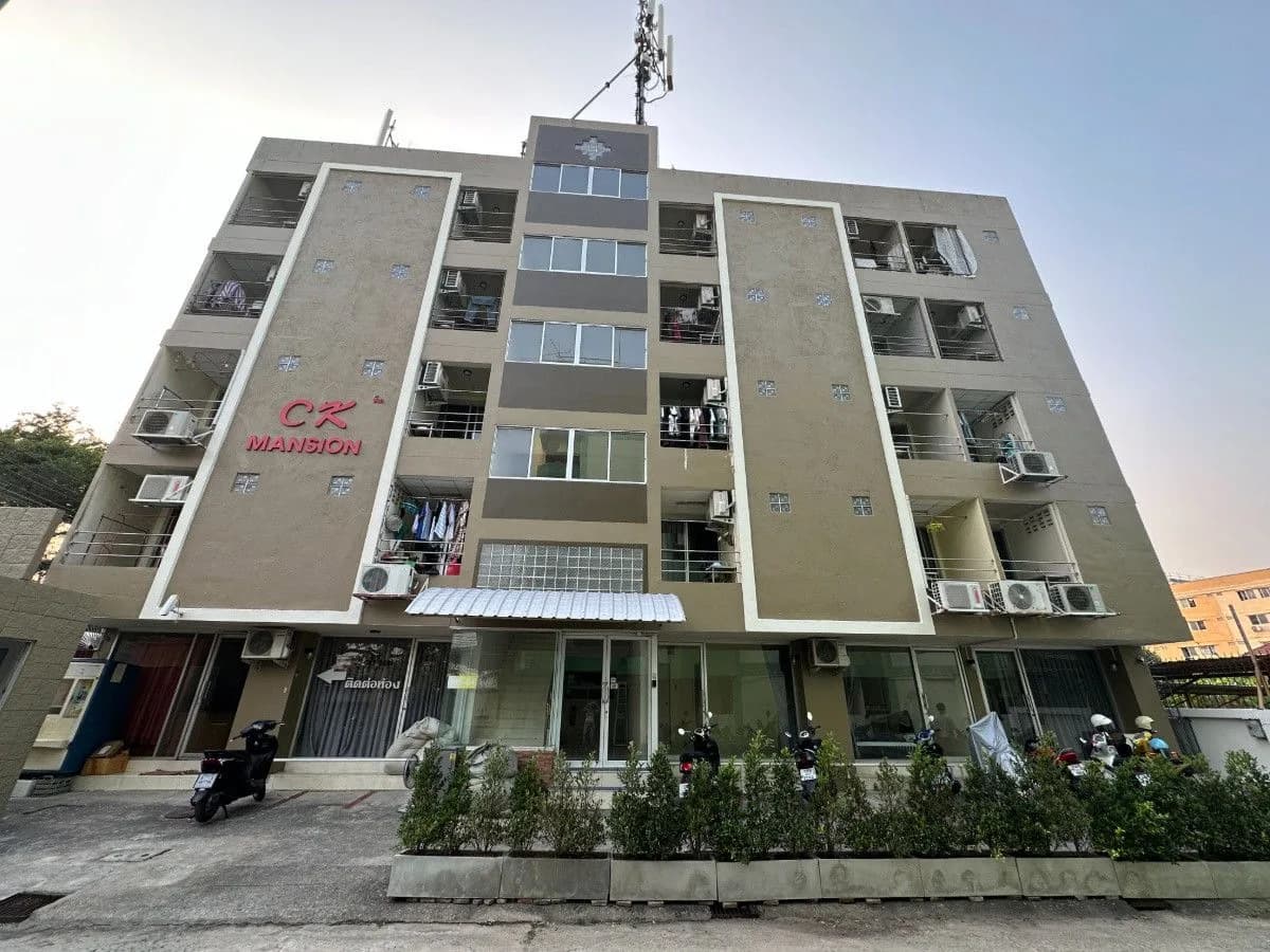 غرف مجدّدة بأثاث جديد للإيجار الشهري في CK Mansion، Tiwanon Soi 7/1، قرب محطة MRT Nonthaburi Civic Center صورة 2