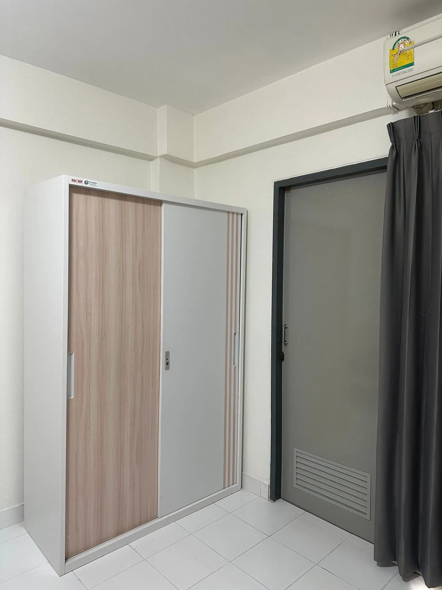 غرف مجدّدة بأثاث جديد للإيجار الشهري في CK Mansion، Tiwanon Soi 7/1، قرب محطة MRT Nonthaburi Civic Center صورة 5