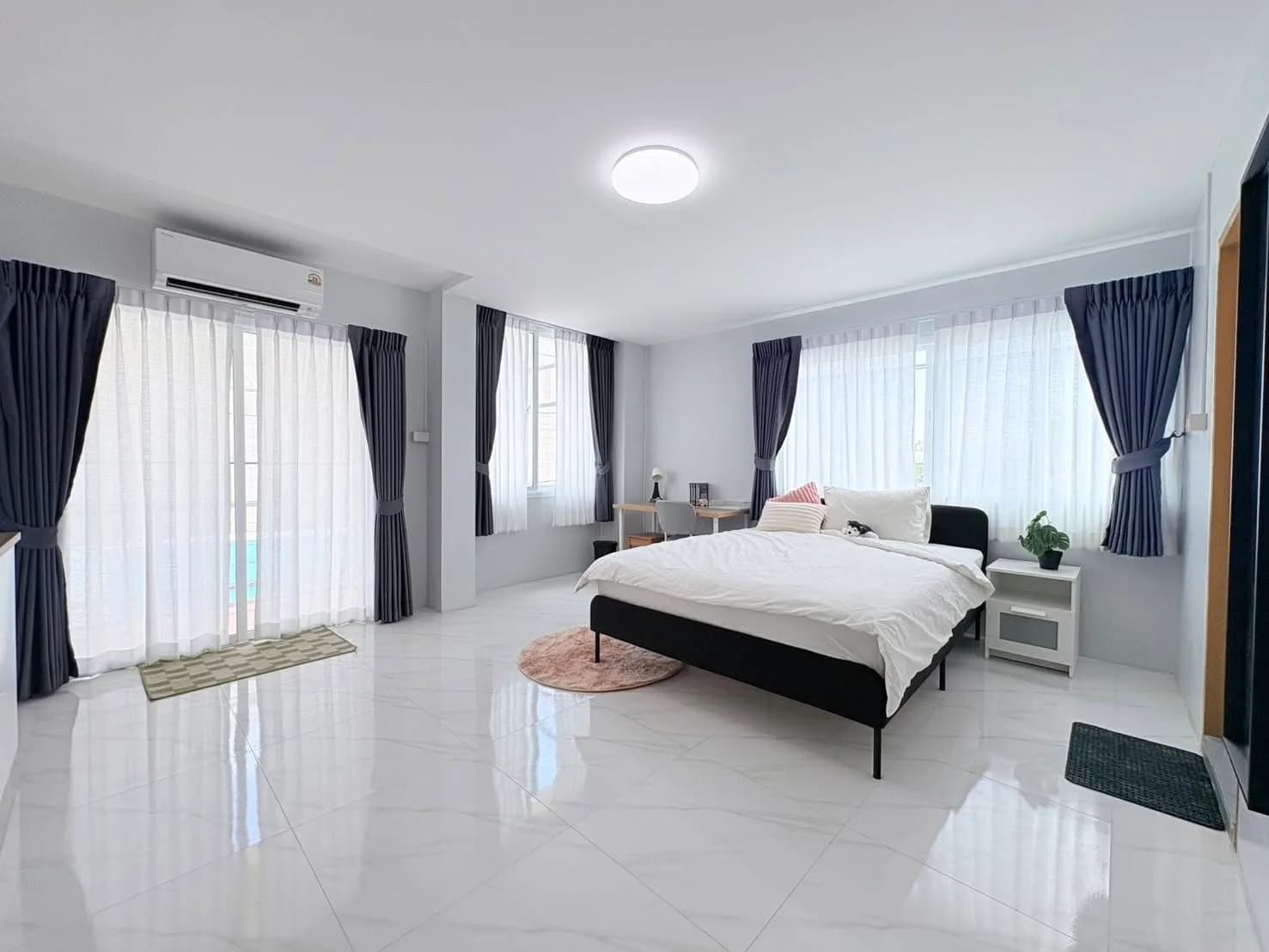 غرف مجدّدة ومفروشة مع شرفات للإيجار الشهري في Cozy Living Ladprao 64، قرب محطة MRT Chok Chai 4 صورة 2