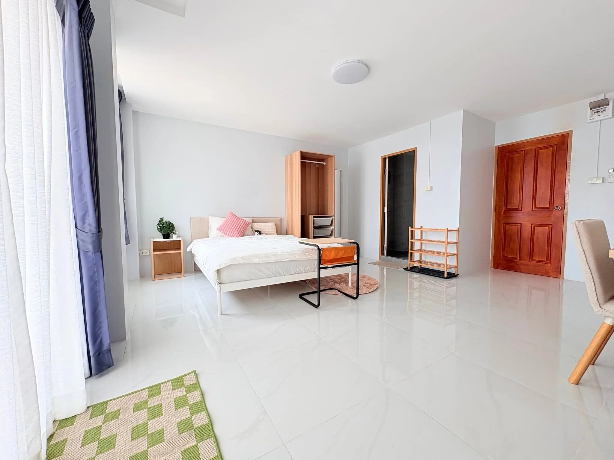 غرف مجدّدة ومفروشة مع شرفات للإيجار الشهري في Cozy Living Ladprao 64، قرب محطة MRT Chok Chai 4 صورة 6