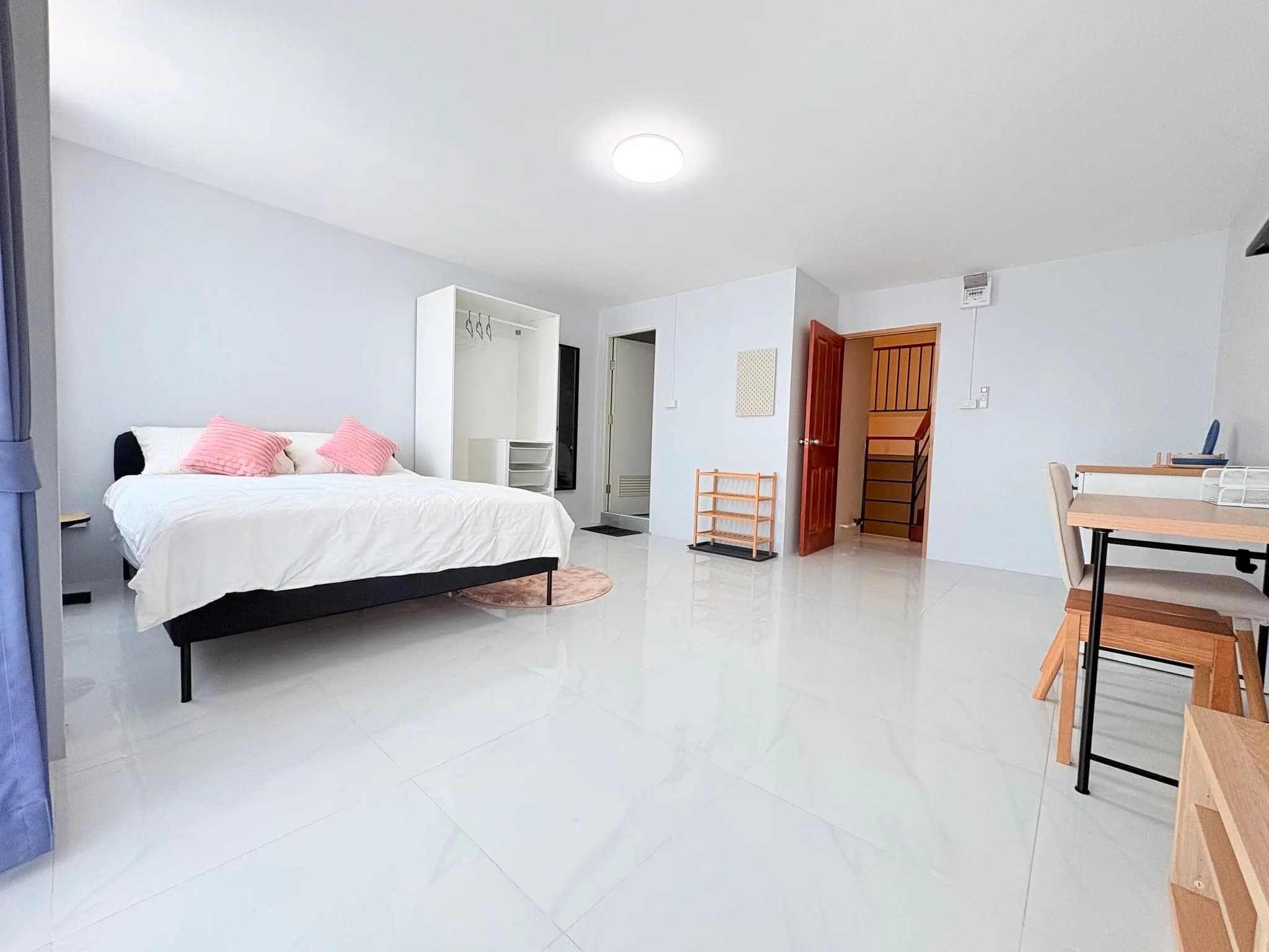 غرف مجدّدة ومفروشة مع شرفات للإيجار الشهري في Cozy Living Ladprao 64، قرب محطة MRT Chok Chai 4 صورة 7