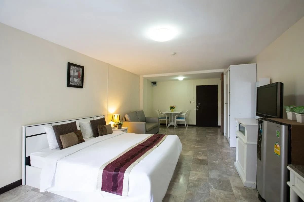 d-haus Ladprao Residence ซอยวัฒนานิเวศน์ 7 สุทธิสาร ห้องพักรายเดือนและรายวัน 21 และ 37 ตร.ม. มีสระว่ายน้ำและสวน รูปที่ 2