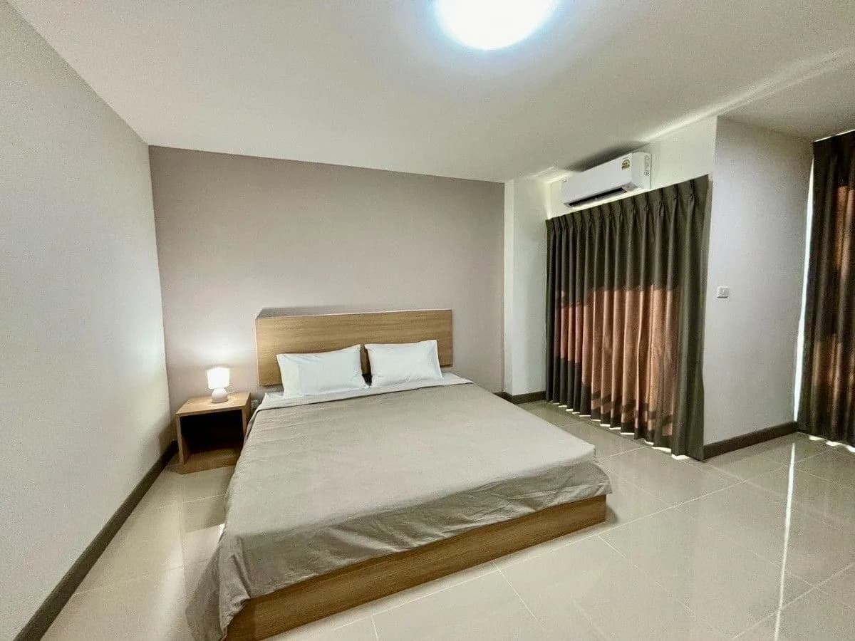 غرف جديدة للإيجار الشهري بمساحة 29–50 م² في De Ville Place، Soi Chaeng Watthana-Pak Kret 20 Yaek 5، Pak Kret، على بعد حوالي 350 م من محطة MRT Pak Kret Bypass صورة 1