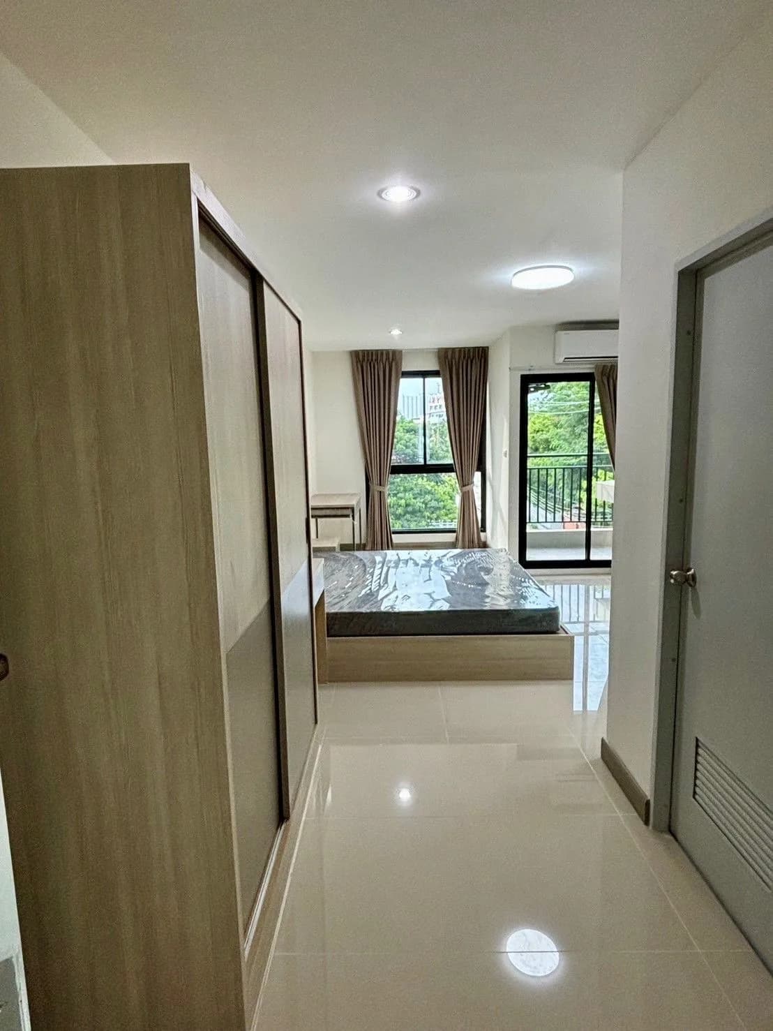 غرف جديدة للإيجار الشهري بمساحة 29–50 م² في De Ville Place، Soi Chaeng Watthana-Pak Kret 20 Yaek 5، Pak Kret، على بعد حوالي 350 م من محطة MRT Pak Kret Bypass صورة 3