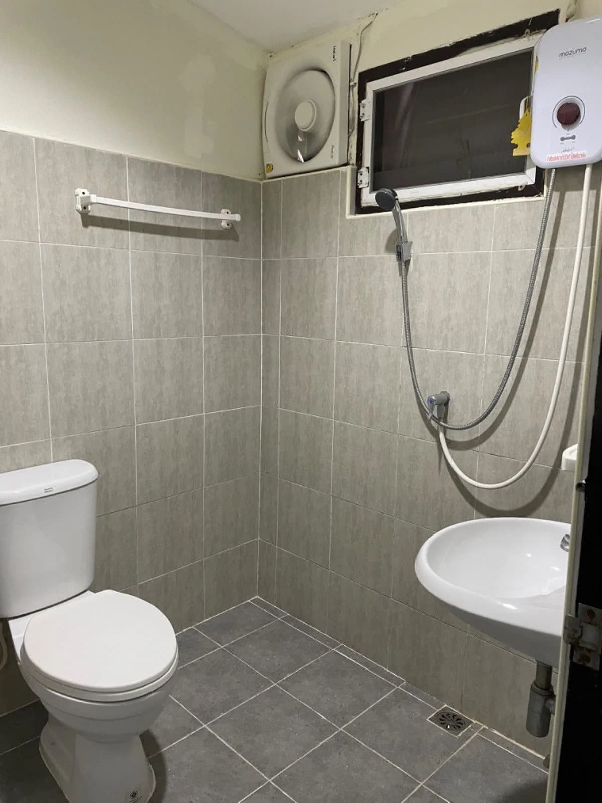 Diamond Court، Mun Dam Phra Khot Soi 9: غرف سكن شهرية بمروحة ومكيّفة قرب جامعة Chiang Mai Rajabhat صورة 5