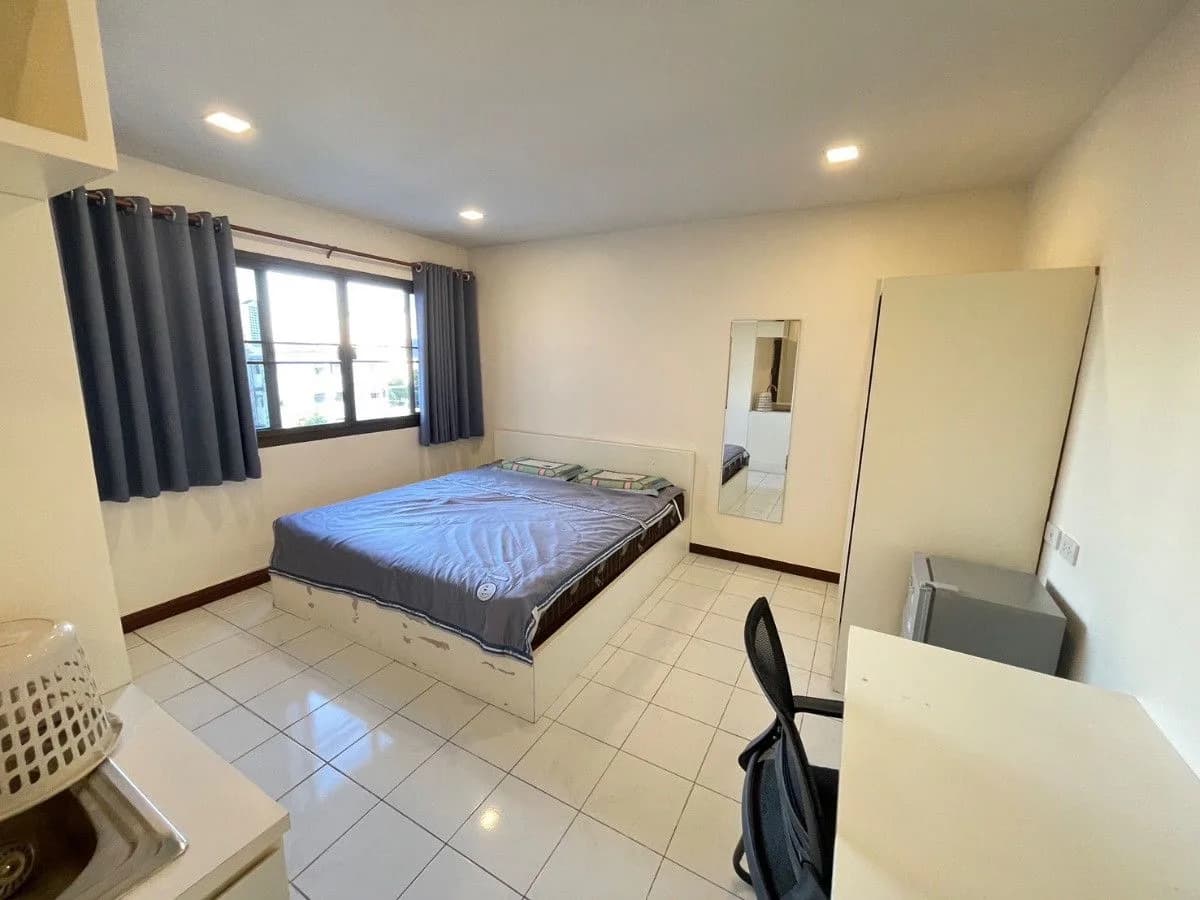 Eight Residence، Soi 20 Mithuna Yaek 19، Pracha Rat Bamphen، Huai Khwang: غرف للإيجار الشهري واليومي بمساحة 32–36 م² صورة 2