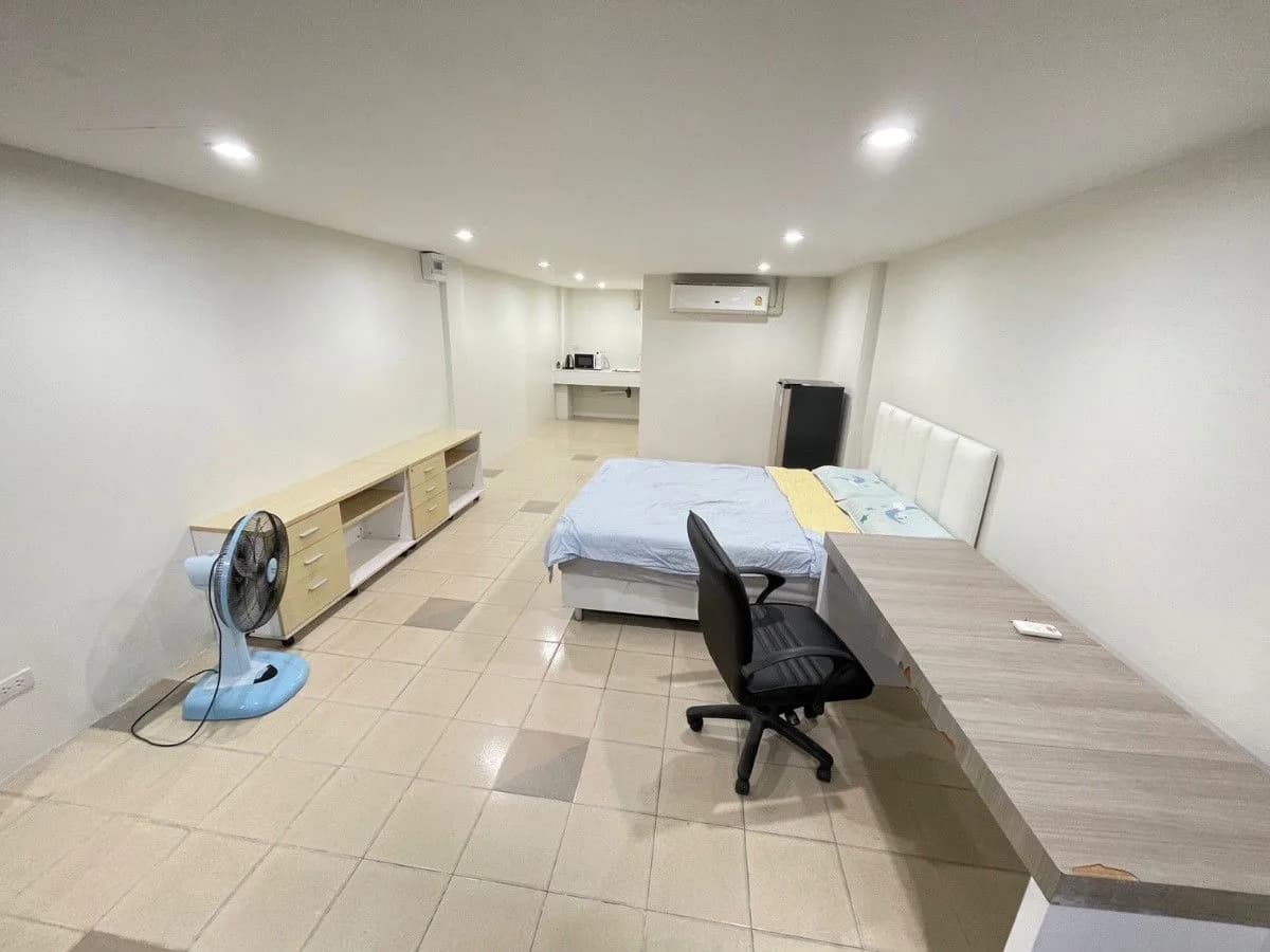 Eight Residence، Soi 20 Mithuna Yaek 19، Pracha Rat Bamphen، Huai Khwang: غرف للإيجار الشهري واليومي بمساحة 32–36 م² صورة 4