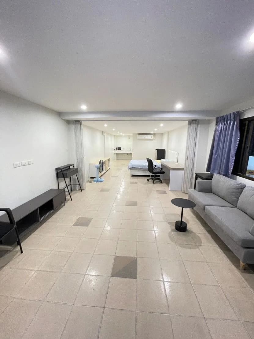 Eight Residence، Soi 20 Mithuna Yaek 19، Pracha Rat Bamphen، Huai Khwang: غرف للإيجار الشهري واليومي بمساحة 32–36 م² صورة 6