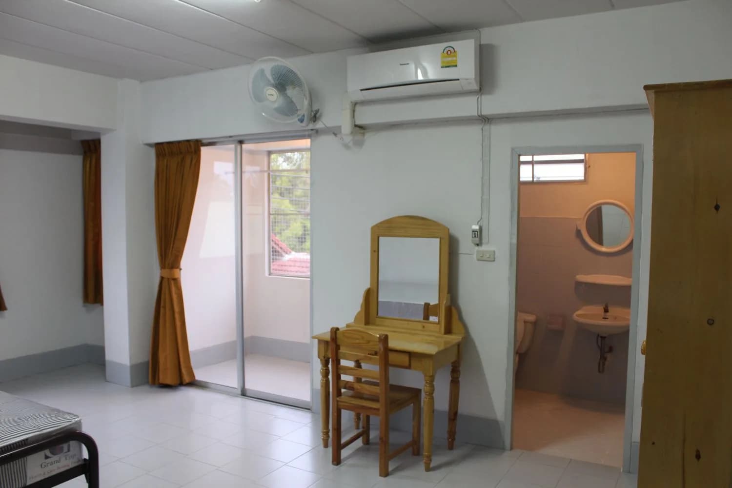 เอื้องหลวงคอร์ท แม่เหียะ หอพักห้องพัดลมและห้องแอร์รายเดือน ค่าน้ำฟรี ใกล้บิ๊กซี หางดง