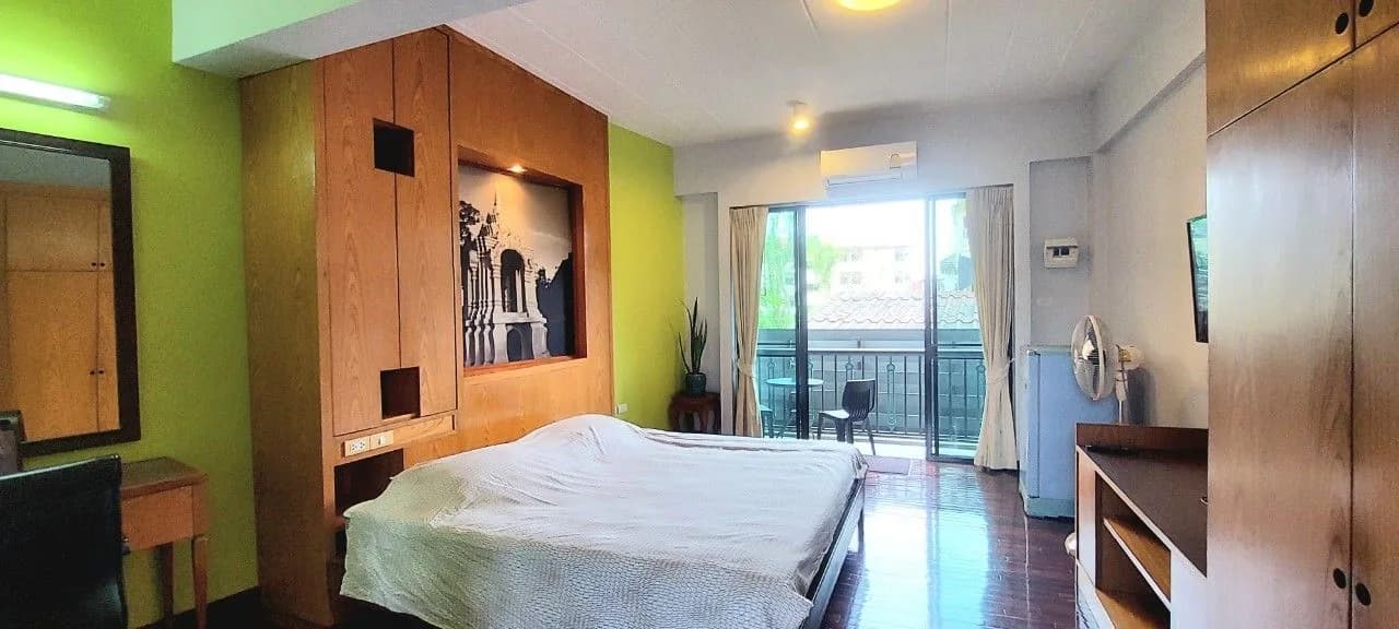 Fathai Apartment, Wiang Bua: Chiang Mai Rajabhat University के पास बालकनी वाले 30–35 वर्ग मीटर के मासिक किराए के कमरे