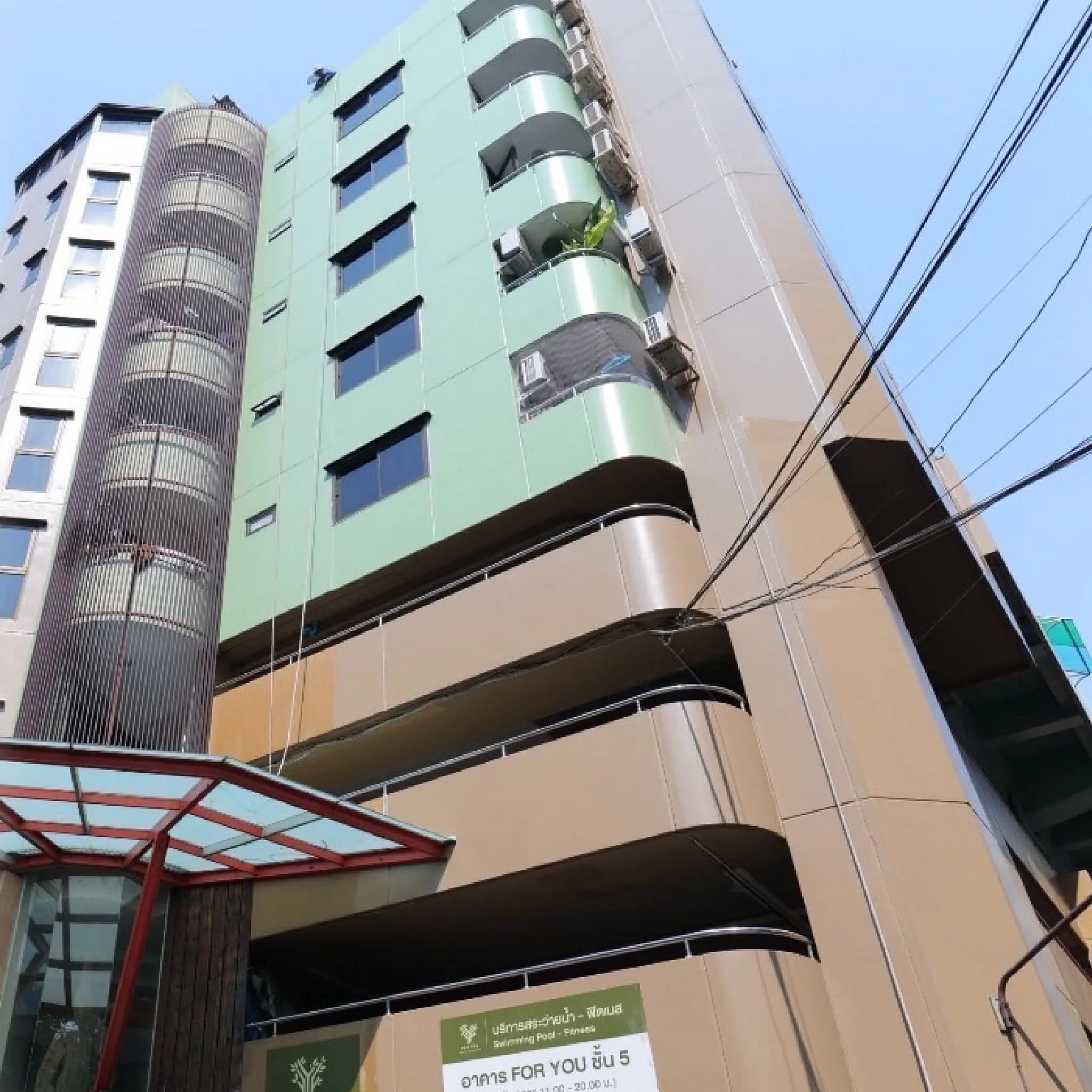For You Apartment、ソイ Phaisan、Pracha Rat Bamphen、Huai Khwang：MRT Huai Khwang駅から約500m、プール付きのサービスアパートメント、30-58㎡のお部屋を月単位で賃貸 写真2