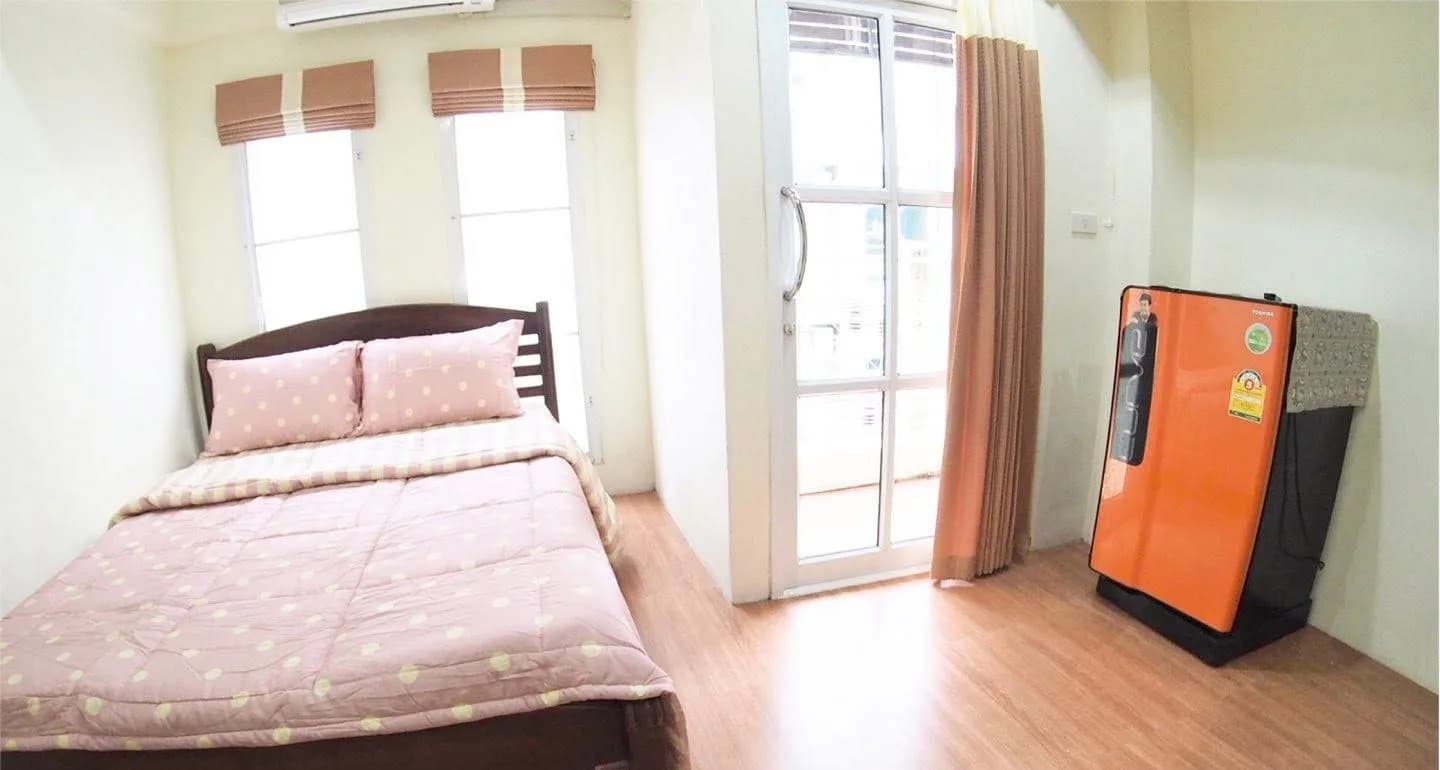 Freshy Residence في Bang Saen: غرف شهرية مفروشة للنساء قرب بوابة Sodsai في جامعة Burapha