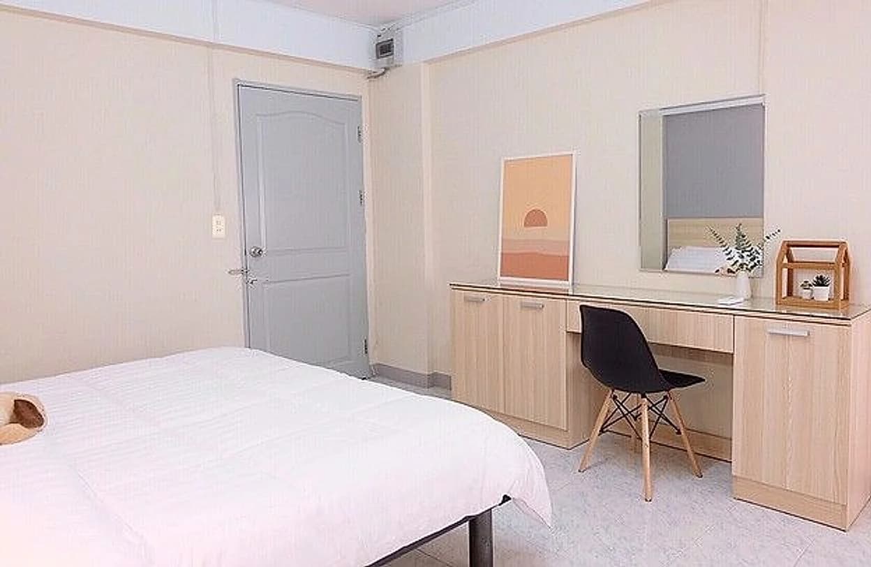 Grand Living Place, Soi Charoensak, Sutthisan: klimatisierte Zimmer mit 24–30 m² zur Monatsmiete, etwa 500 m von MRT Sutthisan entfernt Foto 3