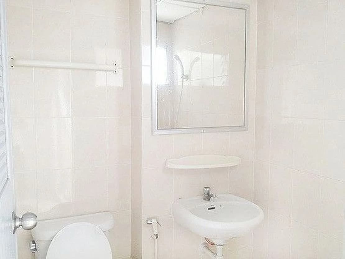 Grand Living Place, Soi Charoensak, Sutthisan: klimatisierte Zimmer mit 24–30 m² zur Monatsmiete, etwa 500 m von MRT Sutthisan entfernt Foto 8