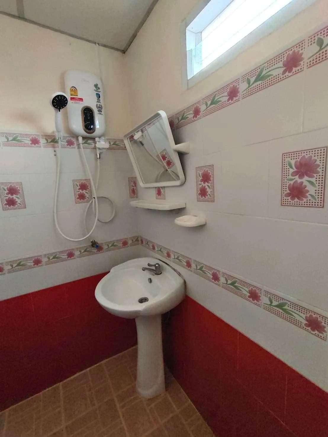 I-Un Apartment, Kila Klang : chambres avec ventilateur ou climatisées de 24 m² au mois, près de l'hôpital Maharat Nakhon Ratchasima photo 3