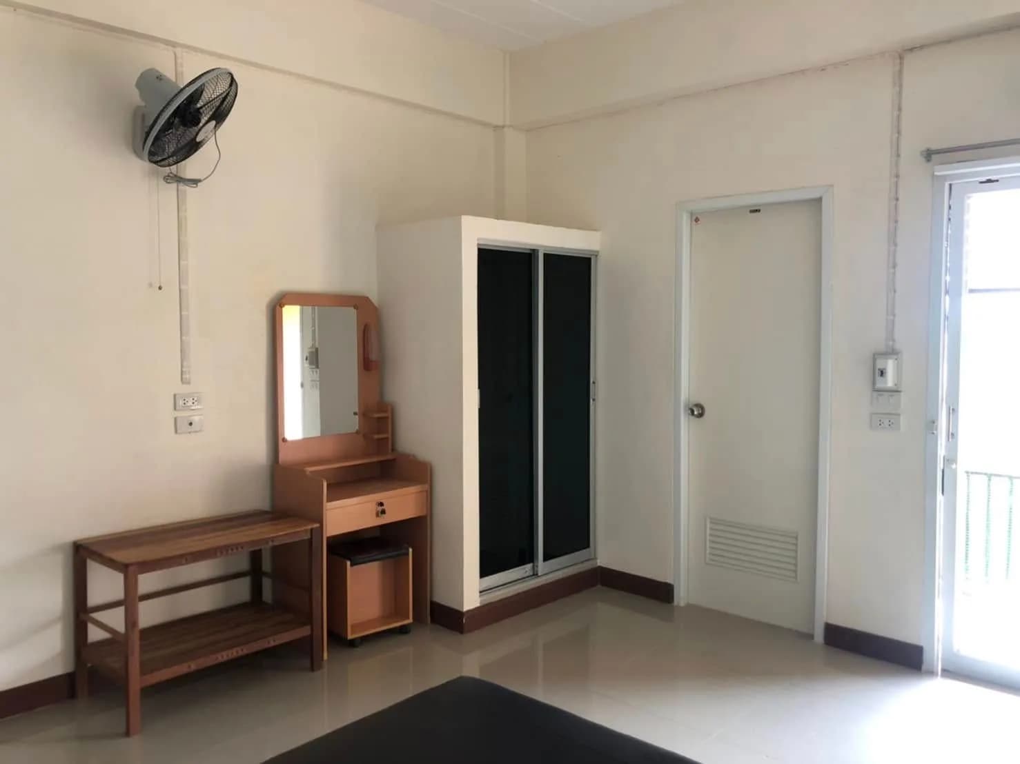 I-Un Apartment, Kila Klang : chambres avec ventilateur ou climatisées de 24 m² au mois, près de l'hôpital Maharat Nakhon Ratchasima photo 6