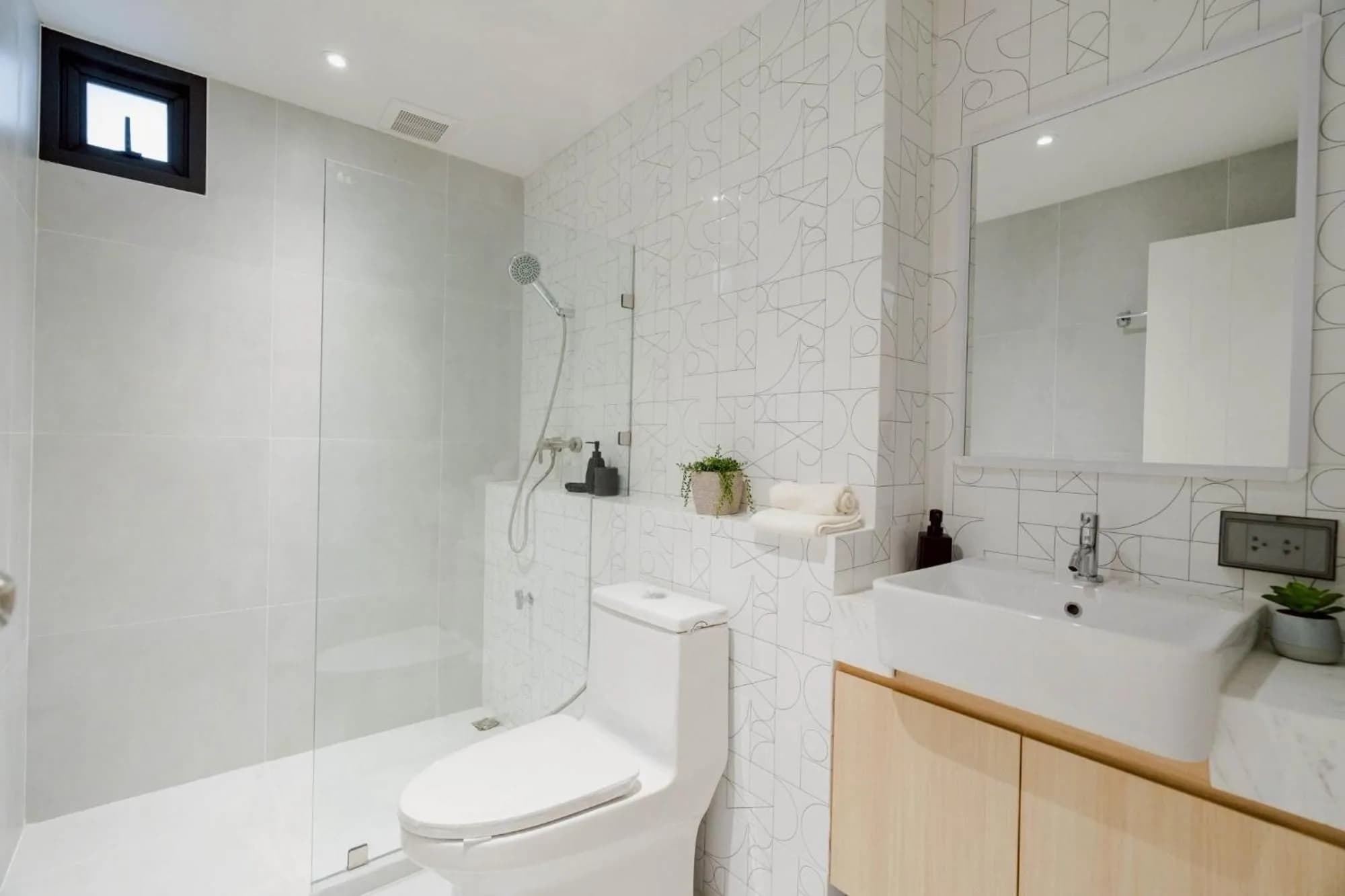 I-ZEN Residence, Soi Nak Niwat 7: Neue Studios und 1-Schlafzimmer-Wohnungen zur Monatsmiete, nahe Central EastVille Foto 3