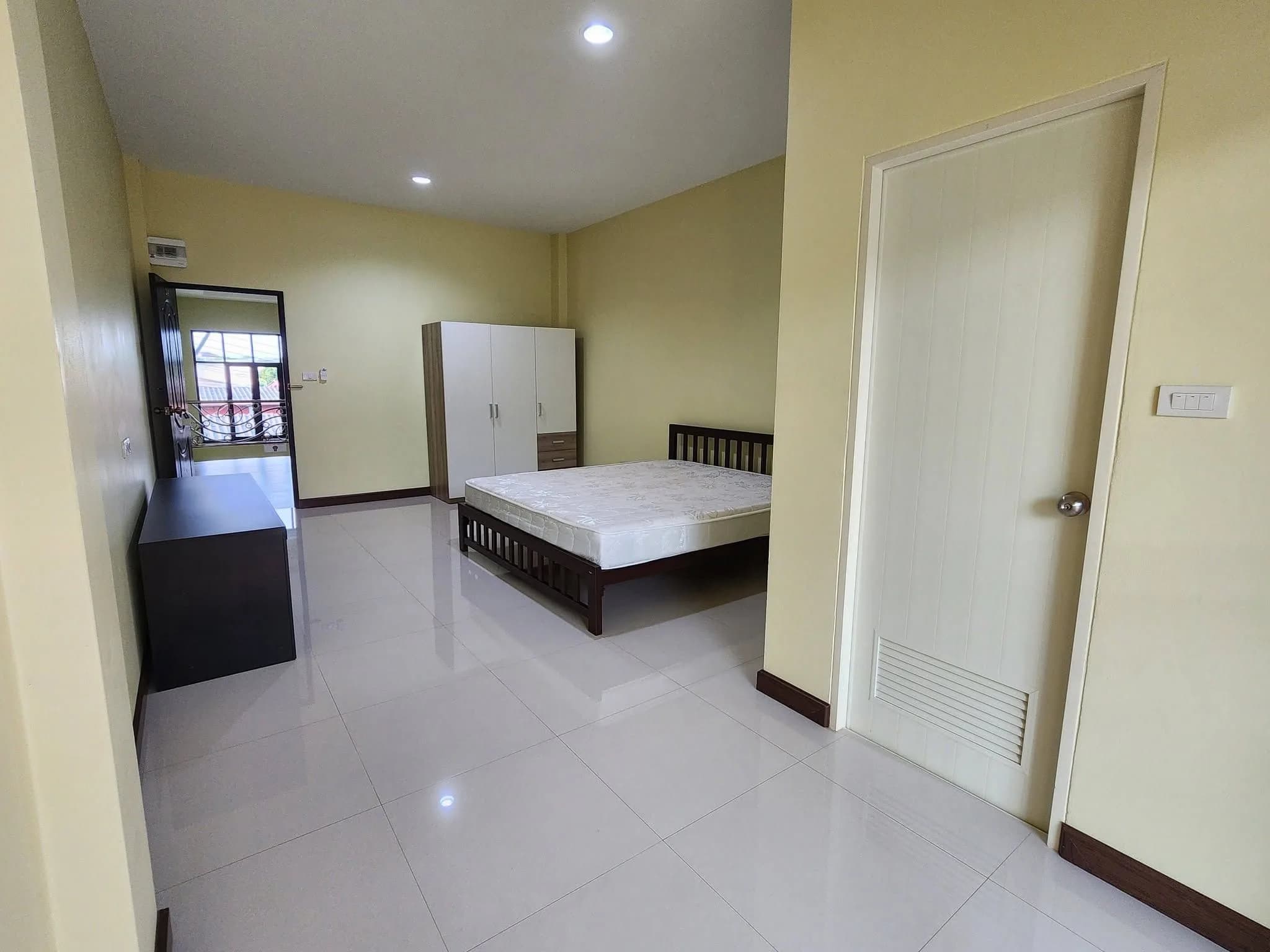 Rayong Place for Rent في مدينة Rayong: غرف مكيّفة شهرية 35 م² قرب مدرسة Rayong Wittayakom صورة 4