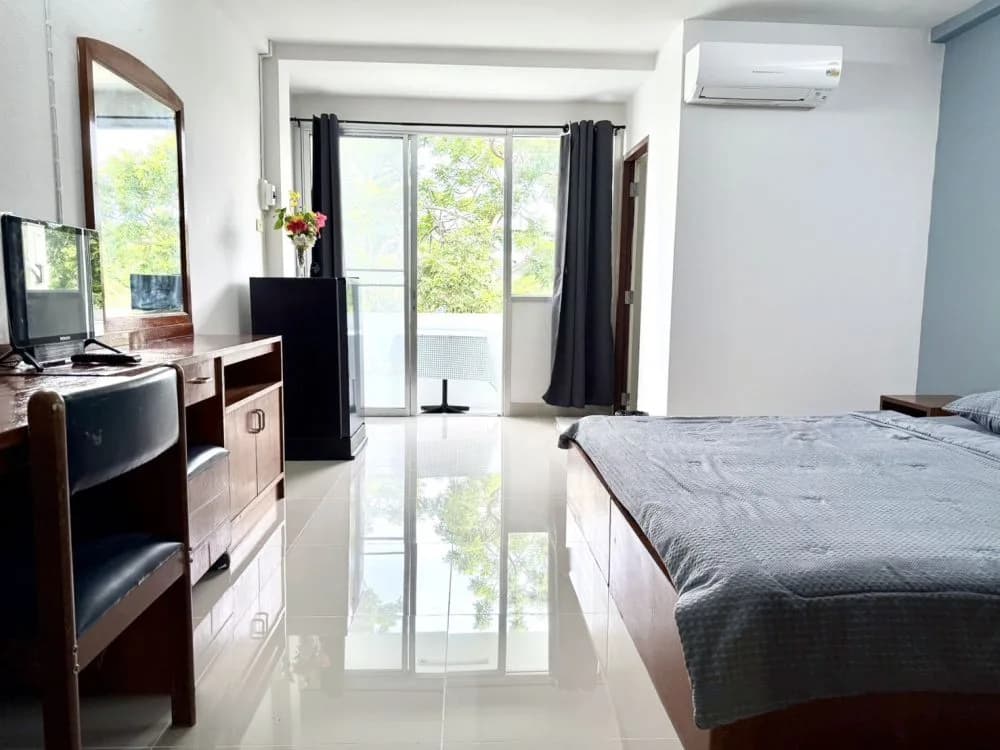 Janjao Mansion في Bang Saen: غرف مكيّفة وغرف بمروحة شهرية مع موقف مجاني قرب جامعة Burapha صورة 1