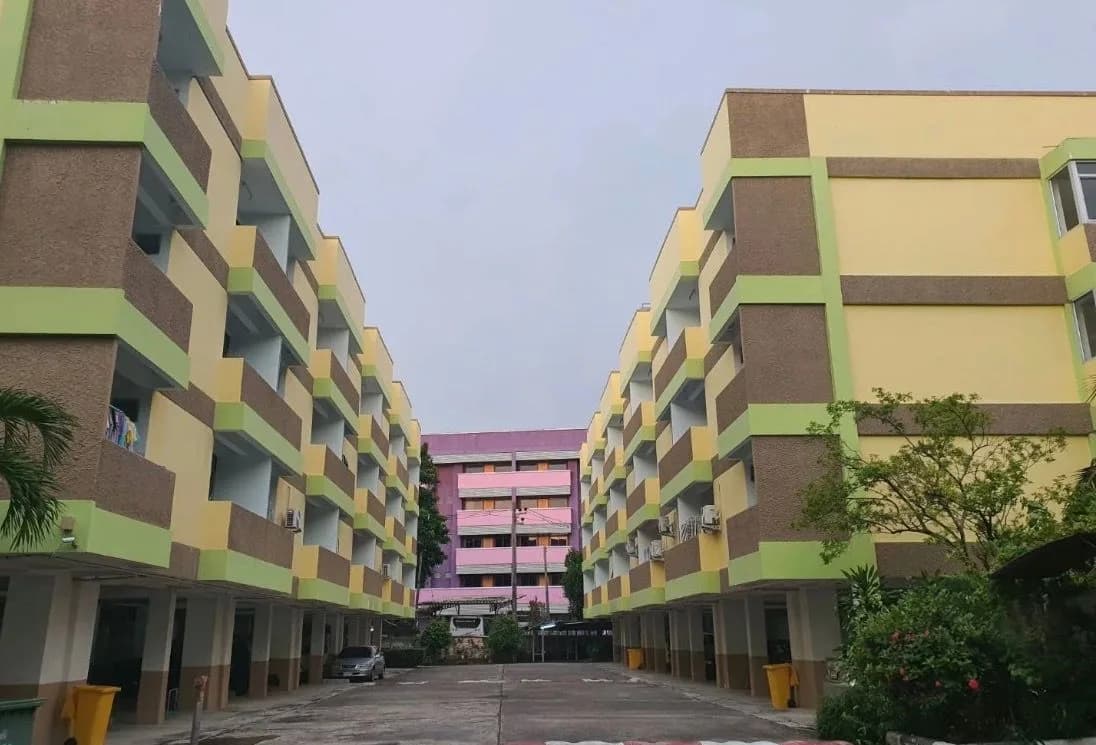 Janjao Mansion في Bang Saen: غرف مكيّفة وغرف بمروحة شهرية مع موقف مجاني قرب جامعة Burapha صورة 2