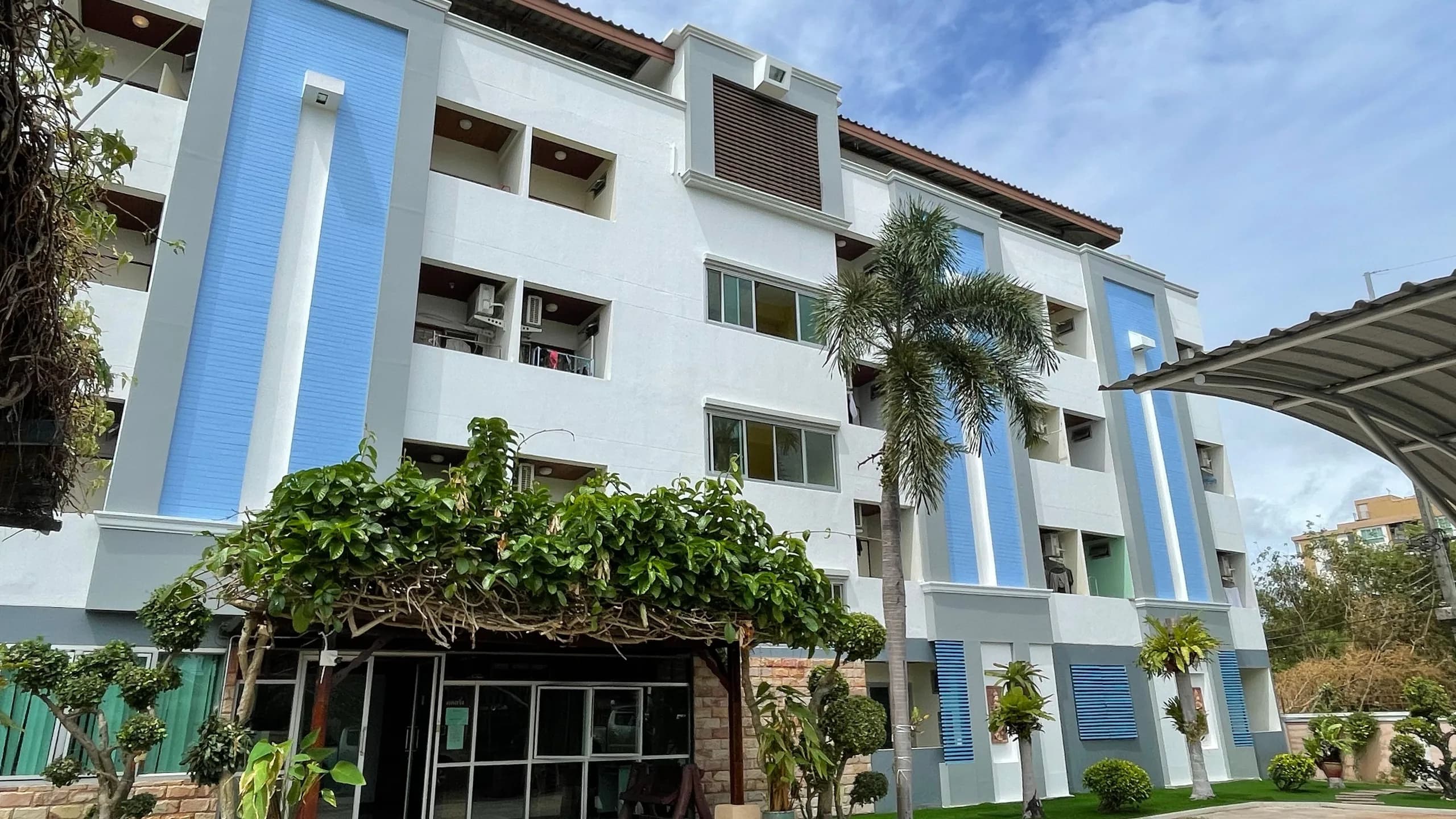 JP Apartment في Mueang Rayong: غرف بمروحة ومكيّفة وغرف عائلية بالشهر قرب شاطئ Saeng Chan صورة 2