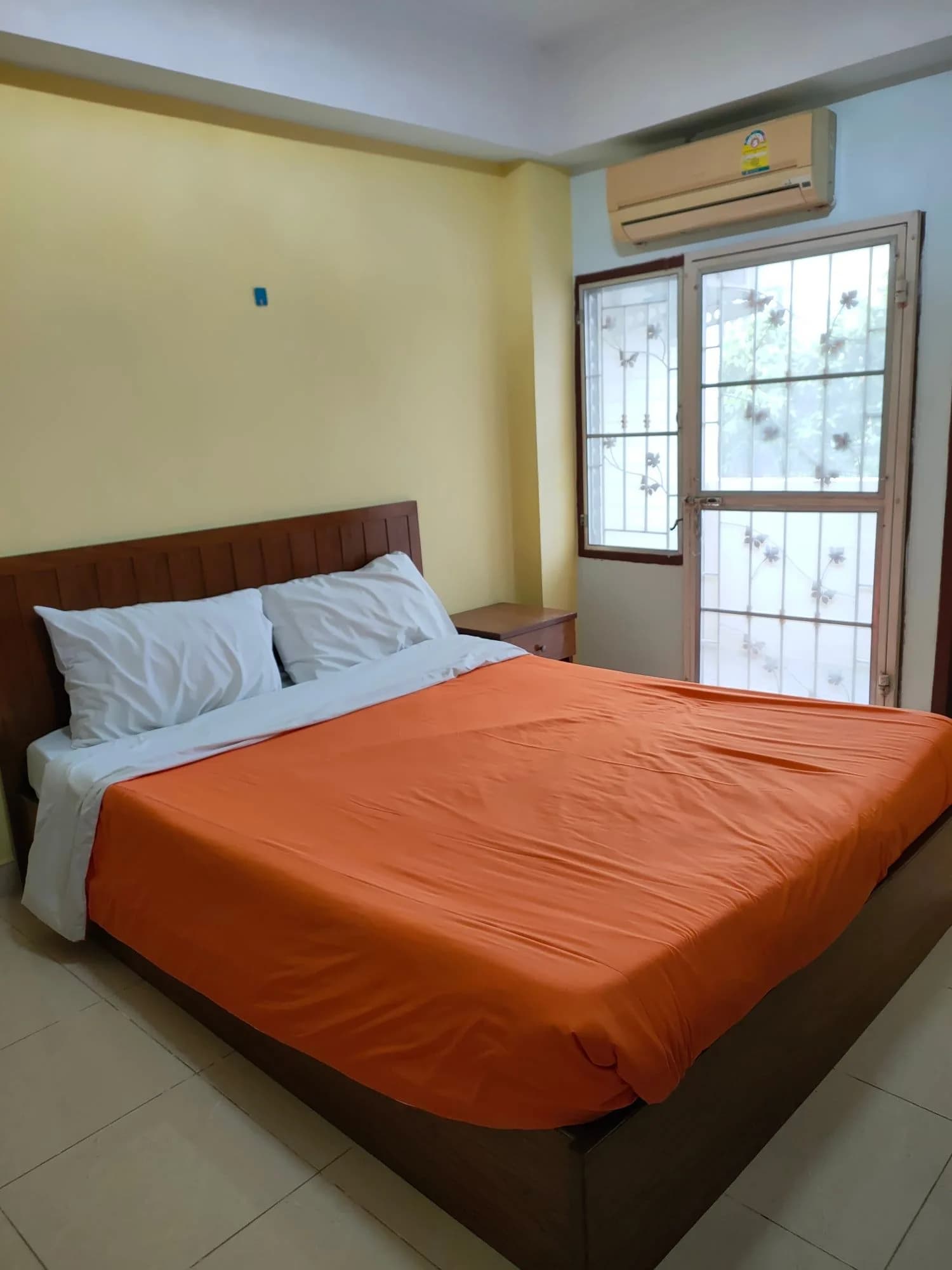JP Apartment في Mueang Rayong: غرف بمروحة ومكيّفة وغرف عائلية بالشهر قرب شاطئ Saeng Chan صورة 6
