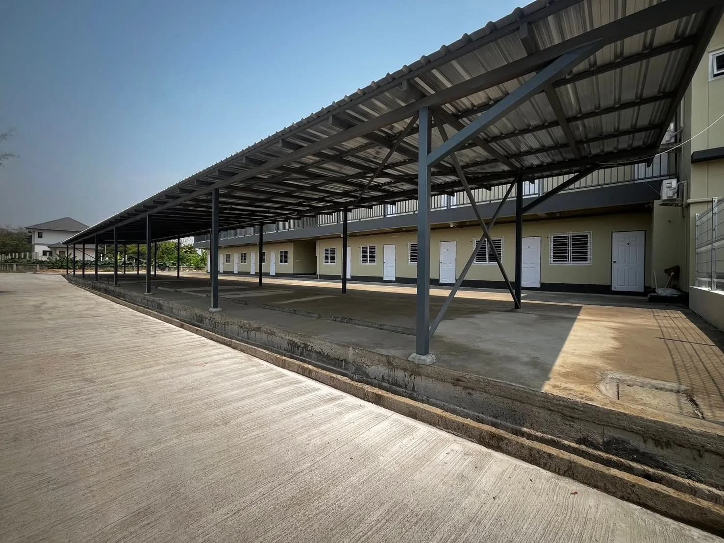 Jinda Mai Dormitory, Mueang Nga, Lamphun : chambres climatisées neuves de 21 m² au mois avec cuisine, près de Si Bun Yuen Market photo 2