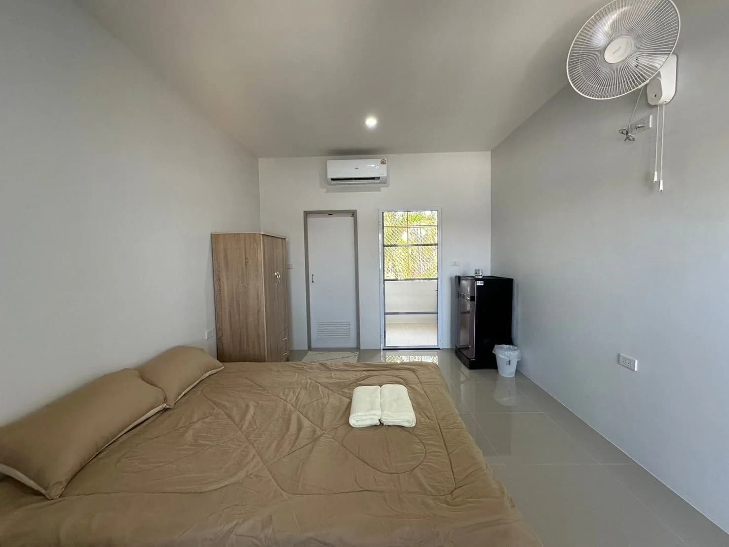 Jinda Mai Dormitory, Mueang Nga, Lamphun : chambres climatisées neuves de 21 m² au mois avec cuisine, près de Si Bun Yuen Market photo 5