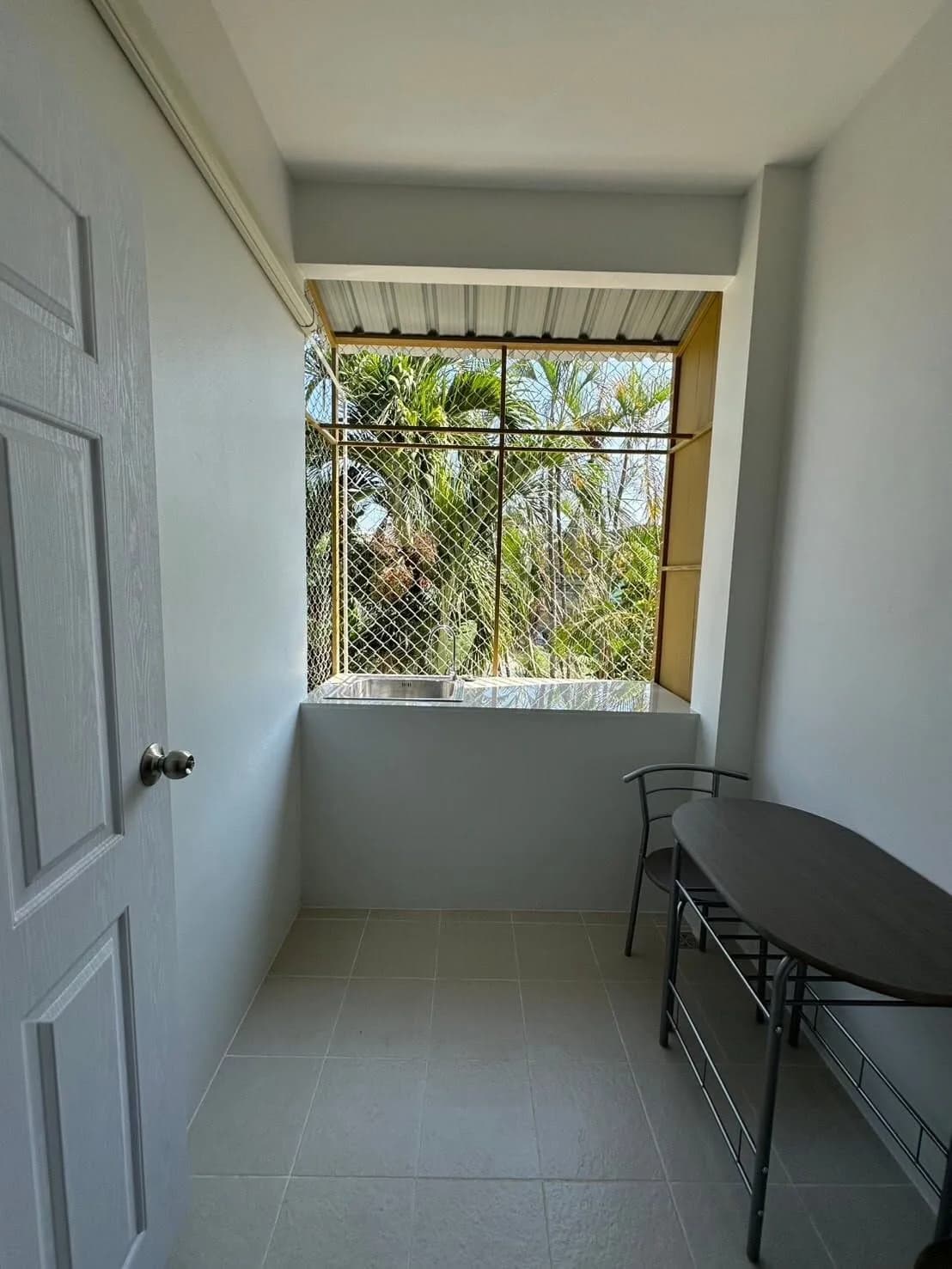 Jinda Mai Dormitory, Mueang Nga, Lamphun : chambres climatisées neuves de 21 m² au mois avec cuisine, près de Si Bun Yuen Market photo 8