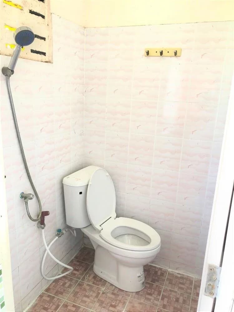 Kanittha Apartment, King Kaew: phòng quạt 18 m² có ban công cho thuê theo tháng, gần Big C Place Bang Phli ảnh 3