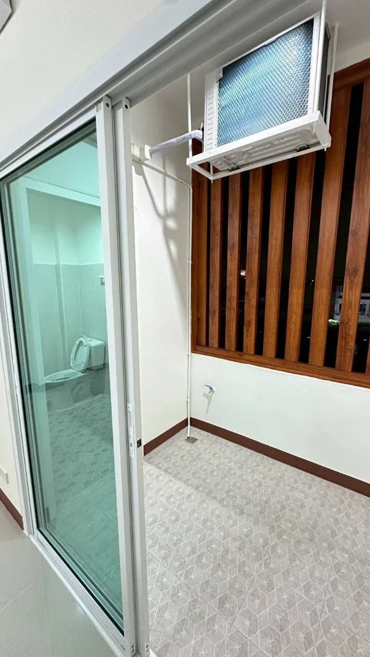 Kasemsann Apartment, Khlong 4 Khlong Luang: 넓은 발코니가 있는 신축 월세 객실, Motorway 9 인근 사진 5