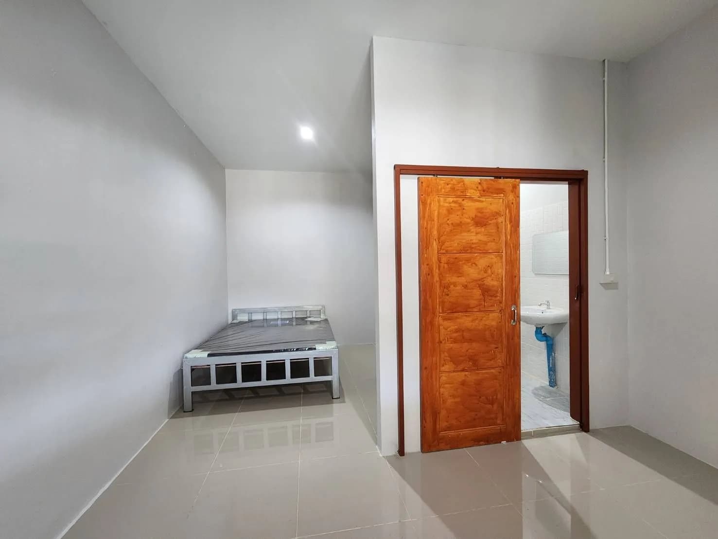 Khun Jaroon Dormitory, San Pa Tong: Monthly 24 sq.m. Dormitory Rooms behind Jampha Savemart photo 1
