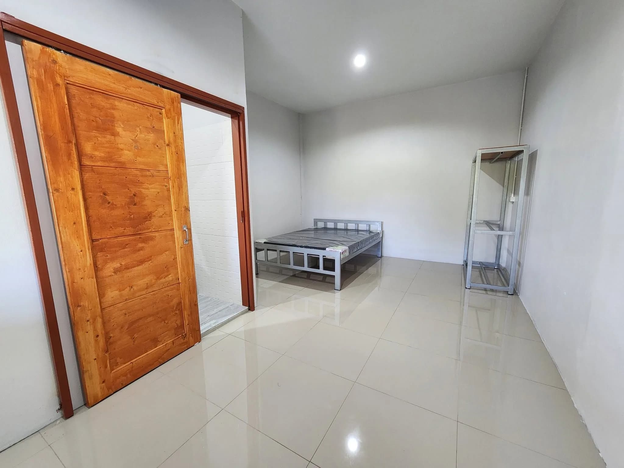 Khun Jaroon Dormitory, San Pa Tong: Monthly 24 sq.m. Dormitory Rooms behind Jampha Savemart photo 5