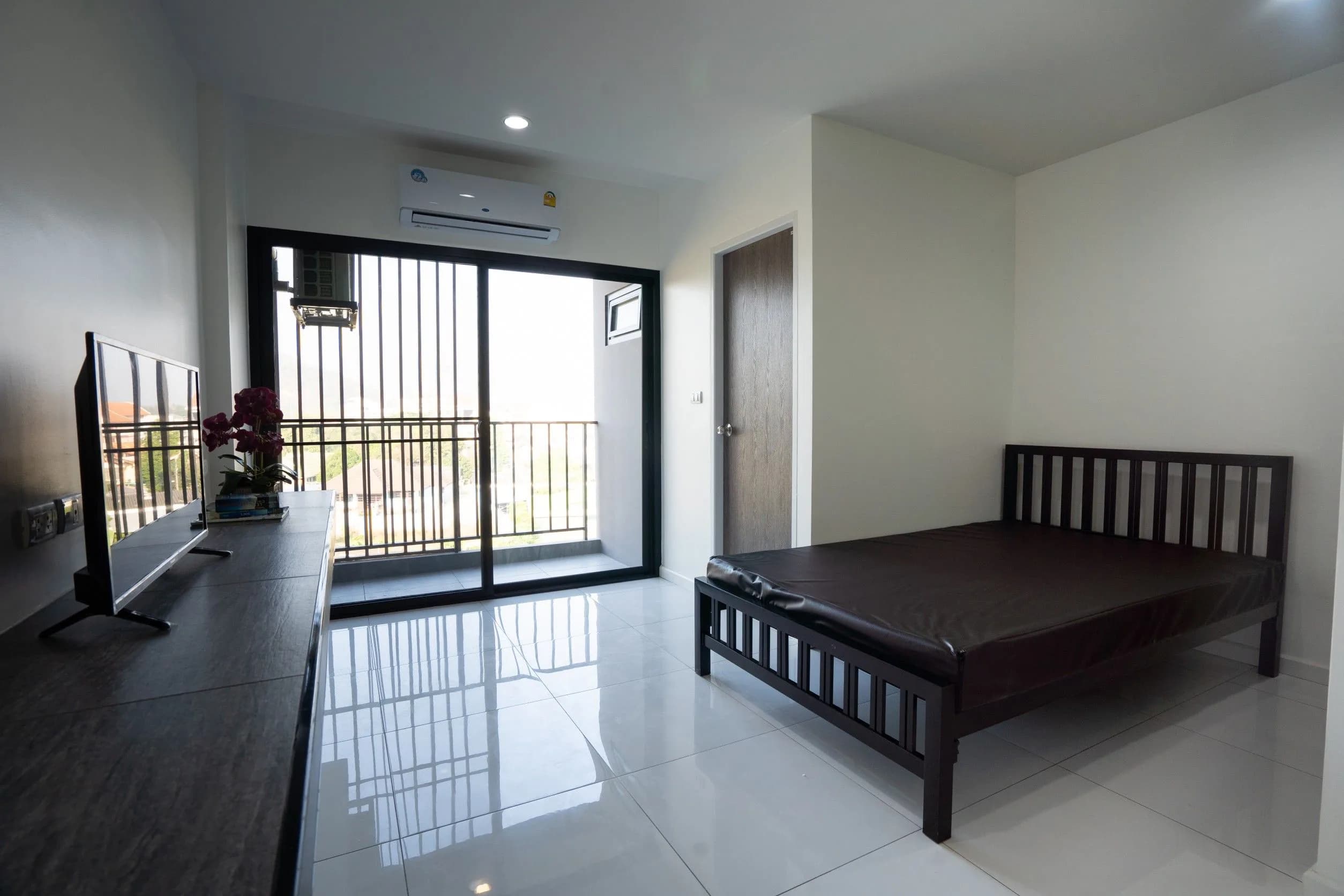 Kiiri Residence, Ratchaburi: मासिक किराए पर 21-39 वर्ग मीटर के फ़र्निश्ड कमरे, Wat Khao Wang स्कूल के पास