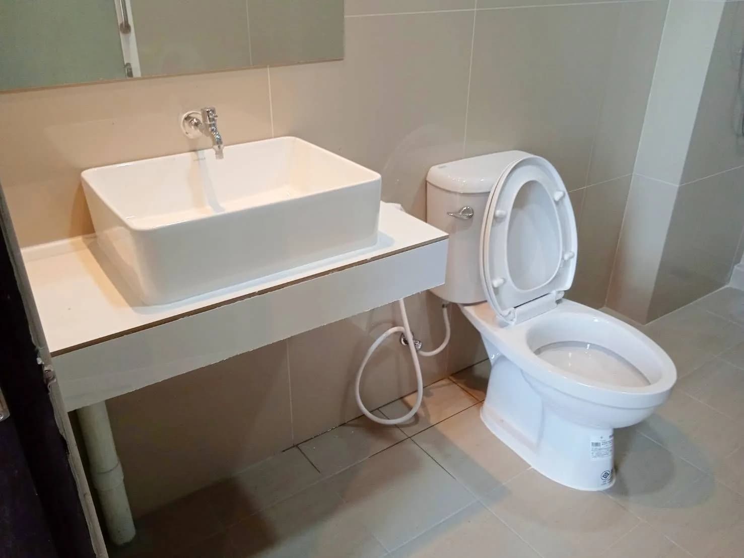 KM Apartment @ Lamphun Suk Samoe, Pa Sak: phòng duplex có nội thất, trần cao hai tầng, cho thuê theo tháng, gần Jaemfa Shopping Mall ảnh 3