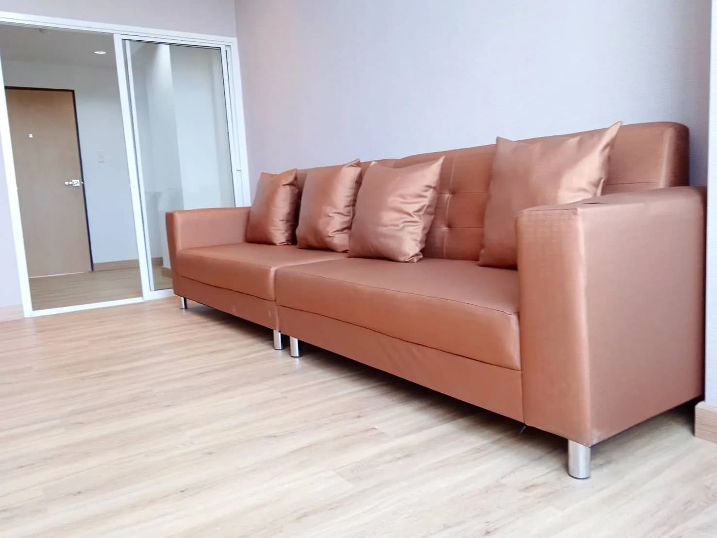 KM Apartment @ Lamphun Suk Samoe, Pa Sak: phòng duplex có nội thất, trần cao hai tầng, cho thuê theo tháng, gần Jaemfa Shopping Mall ảnh 4