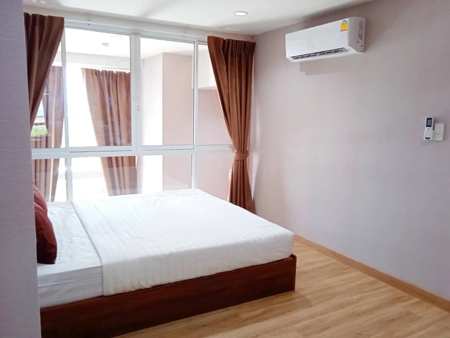 KM Apartment @ Lamphun Suk Samoe, Pa Sak: phòng duplex có nội thất, trần cao hai tầng, cho thuê theo tháng, gần Jaemfa Shopping Mall ảnh 5