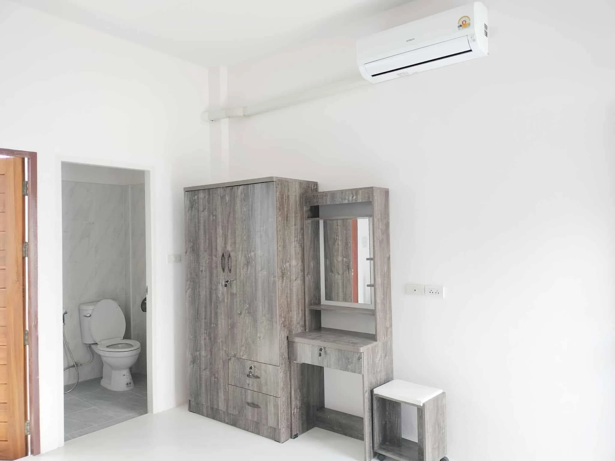 Korawan Dormitory, Fang: меблированные комнаты с вентилятором и кондиционером помесячно рядом с Sai Aksorn School фото 4