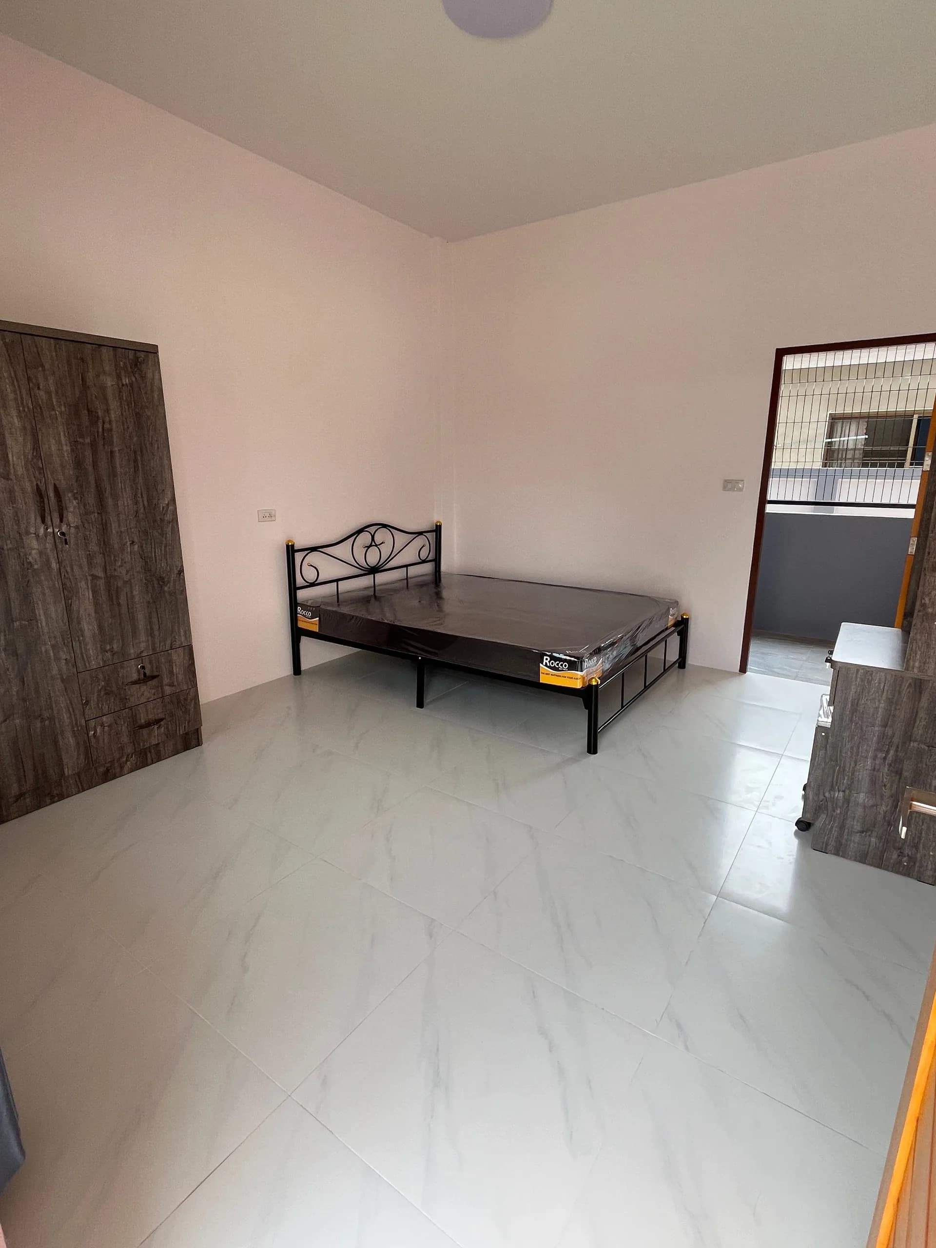 Korawan Dormitory, Fang: меблированные комнаты с вентилятором и кондиционером помесячно рядом с Sai Aksorn School фото 6