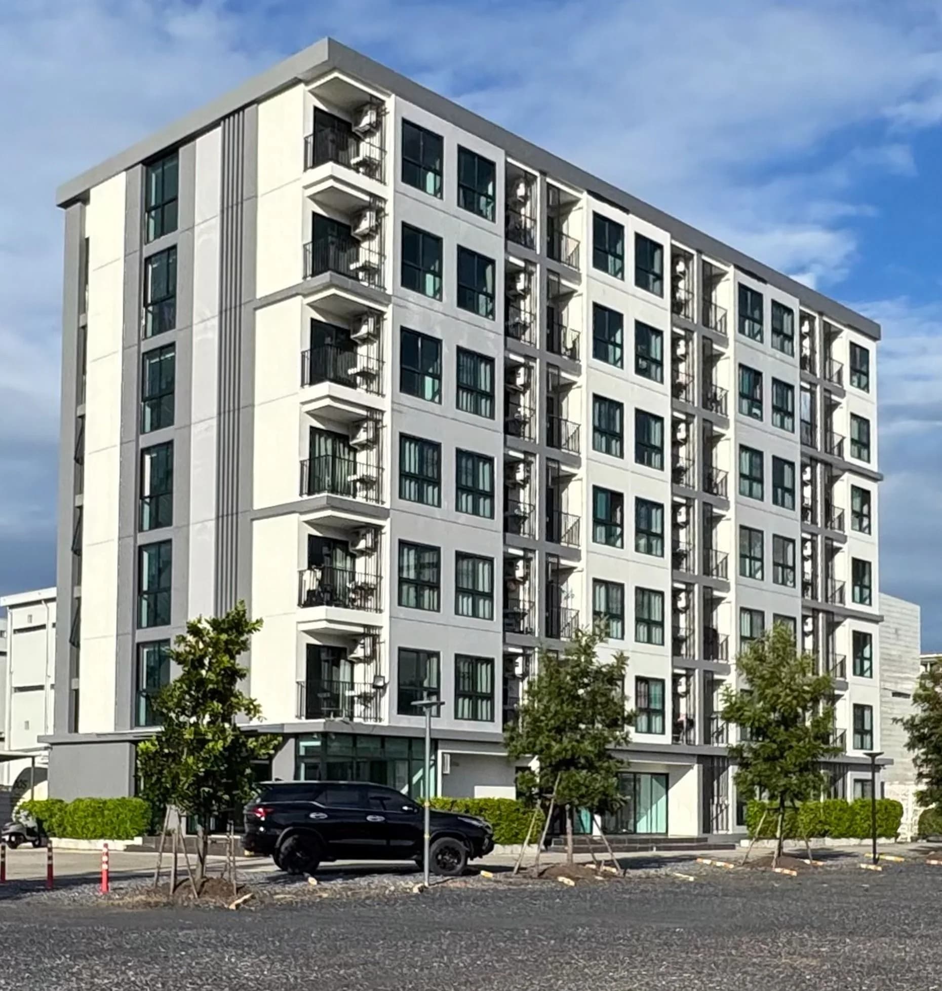 Disewakan Studio Bulanan Furnished dengan Balkon Lebar dan Kulkas Gratis di KPS Residence, Rangsit Khlong 10, di Samping Pabrik GPO foto 2